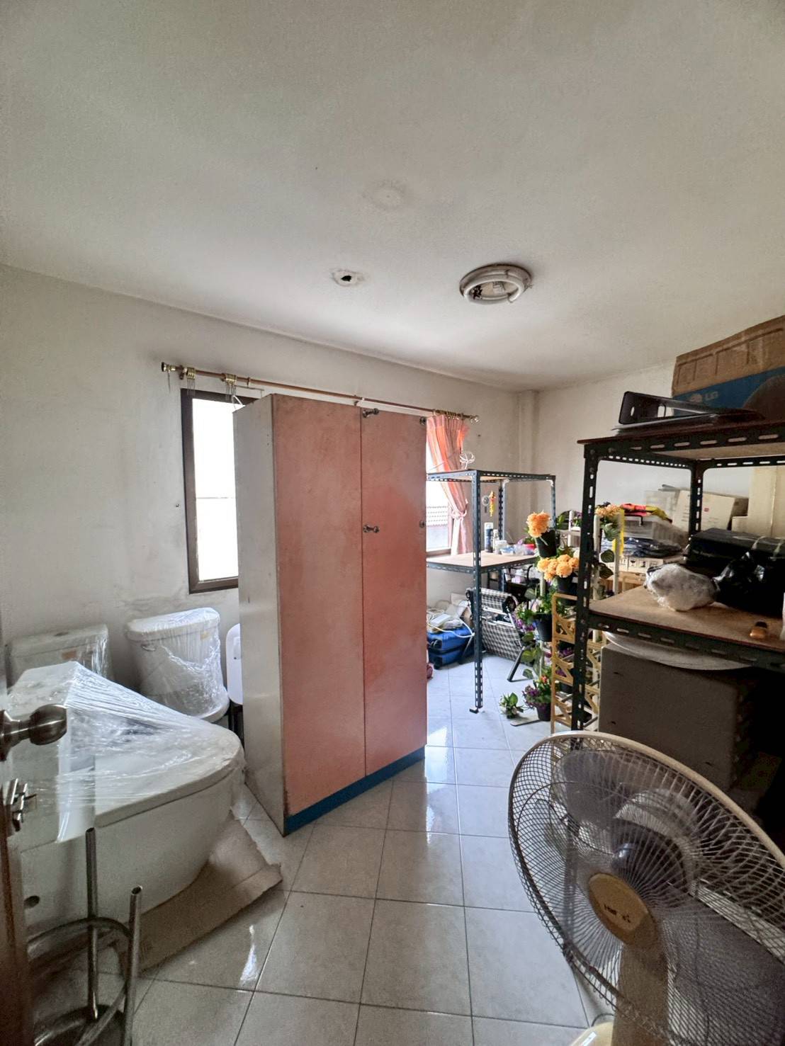 ให้เช่าอาคารพาณิชย์หลังมุม 2 คูหา 4 ชั้น ถนนอุดมสุข ทำเลดี (N.1865)