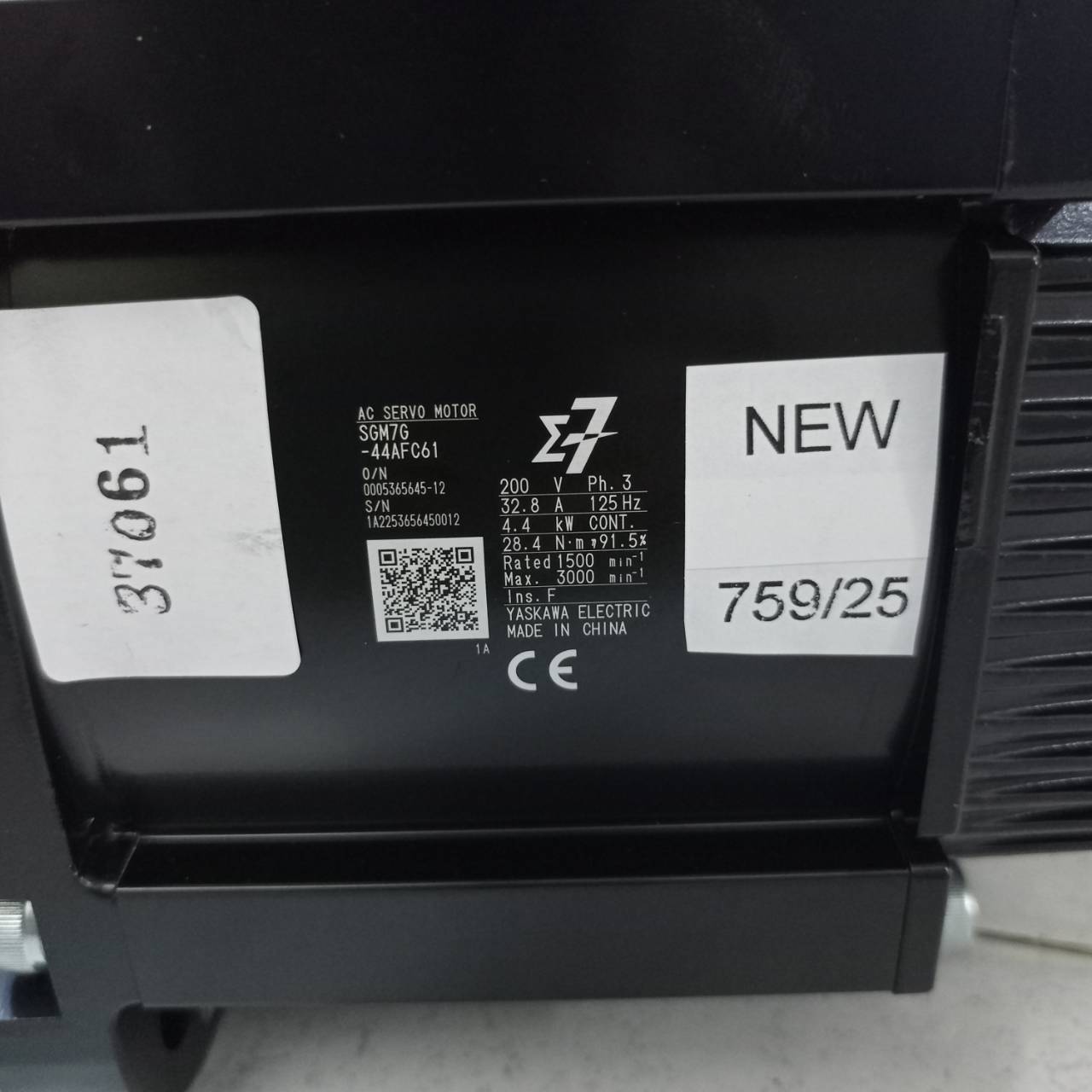 จำหน่าย SERVO MOTOR “YASKAWA” Model : SGM7G-44AFC61