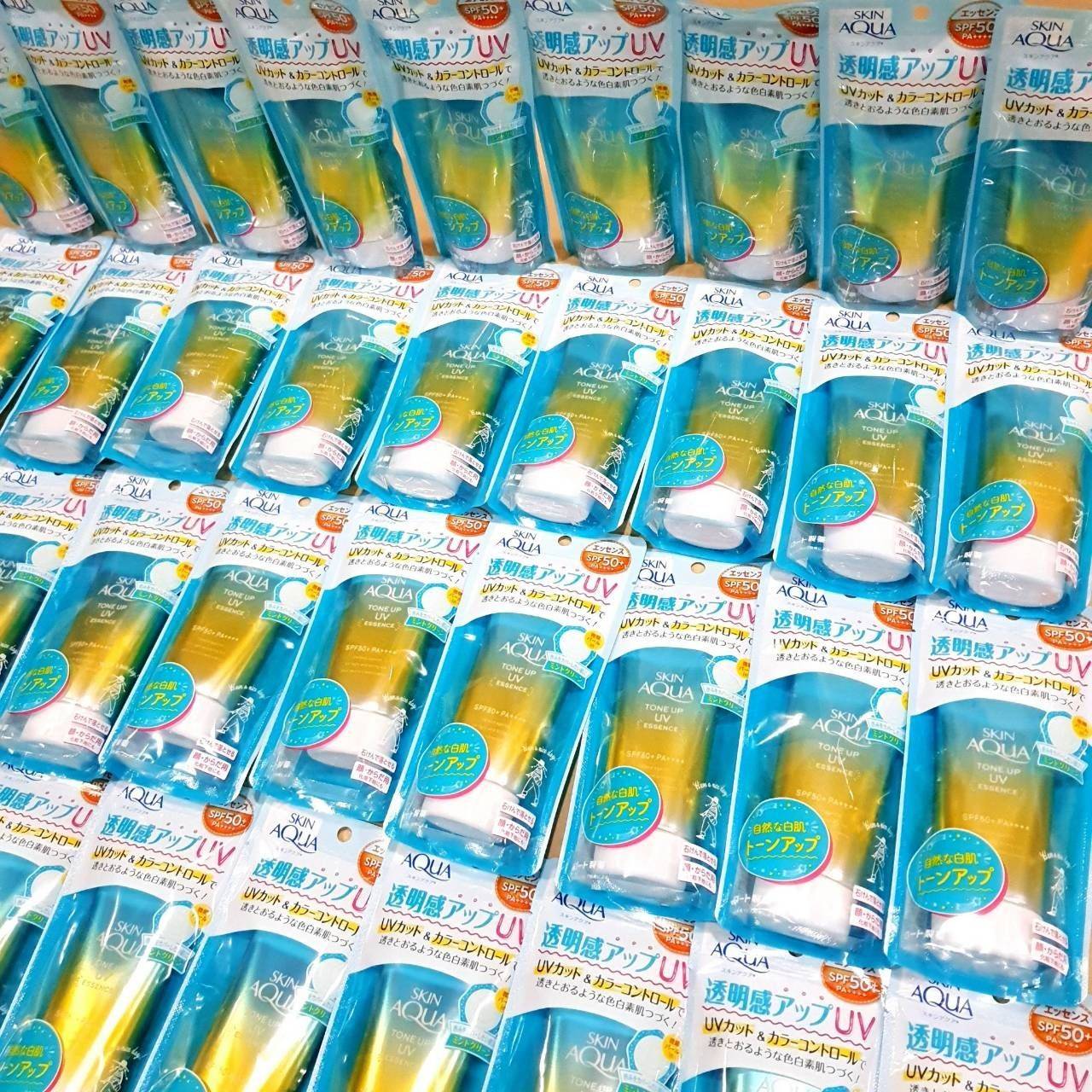 กันแดดโทนอัพสุดฮิต Skin Aqua Tone Up UV Essence SPF50 +/PA++ สี Mint Green 80 g