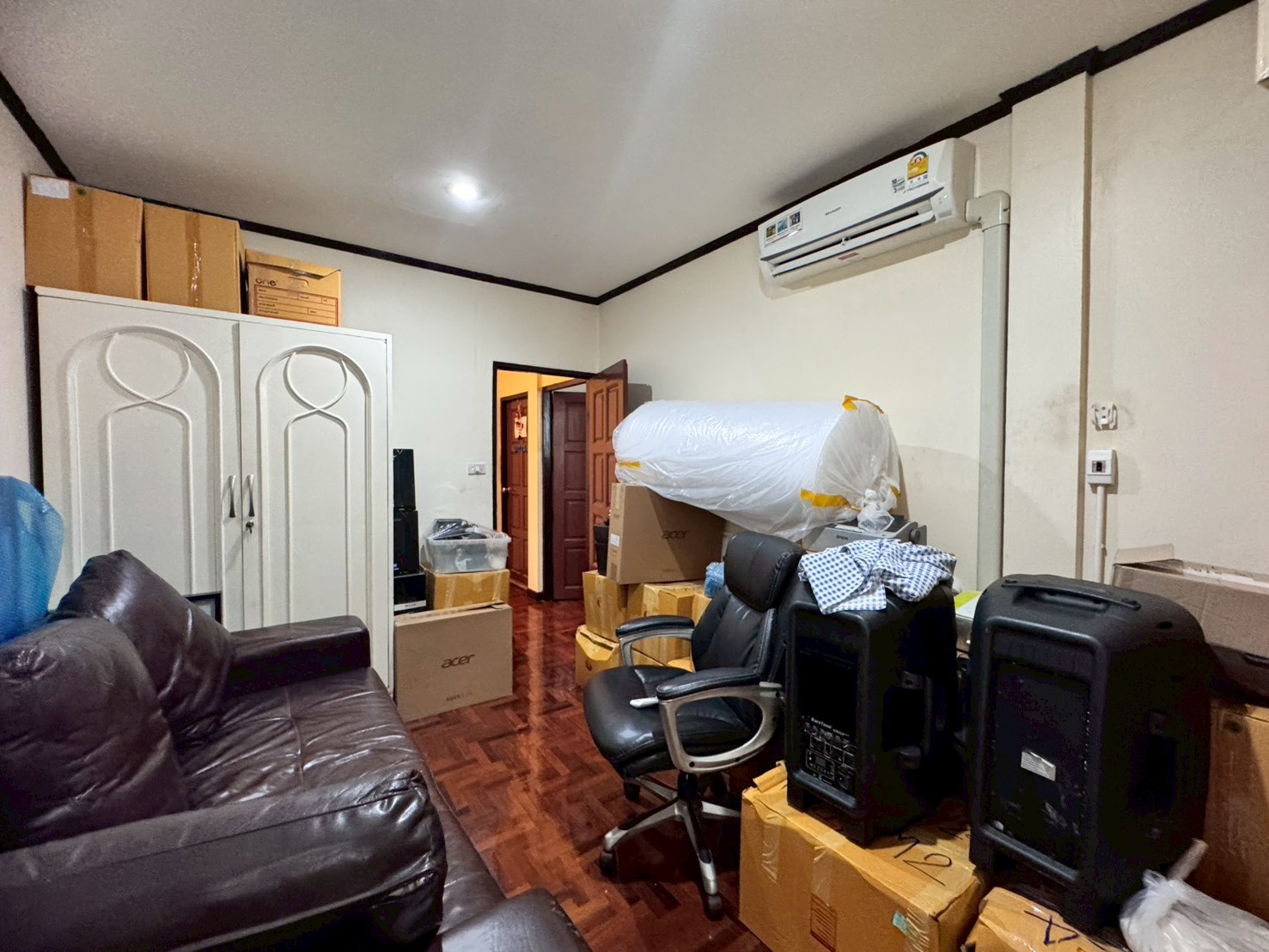 ขายทาวน์เฮ้าส์ 2 ชั้น ใกล้สมิติเวช ซอยสุขุมวิท 49/1 ทำเลดีเดินทางสะดวก (N.1872)