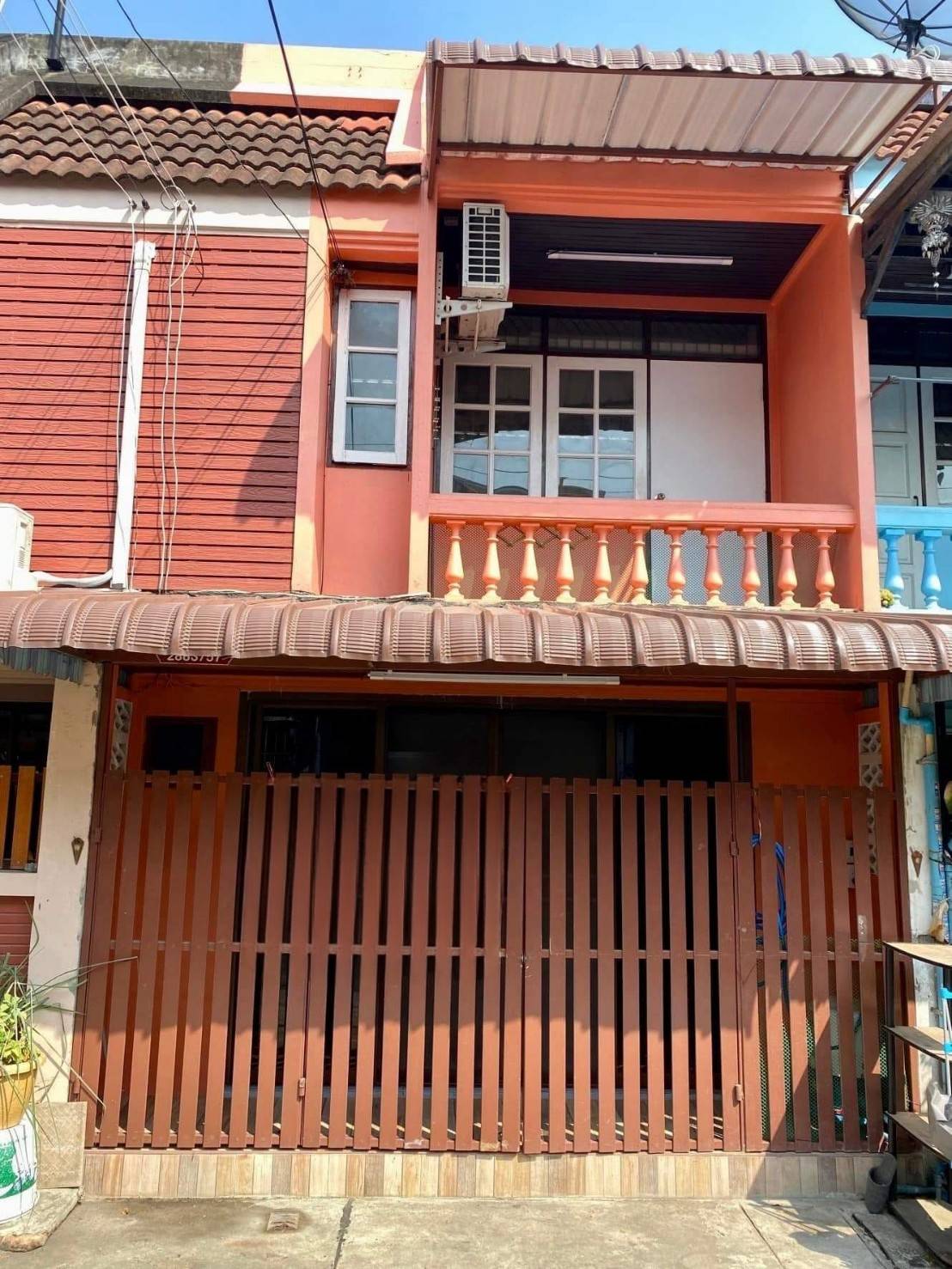 ขายเเละให้เช่า ทาวน์เฮ้า รีโนเวทใหม่ ใกล้ BTS สถานีแบริ่ง ซอยแบริ่ง 38 (N.558)