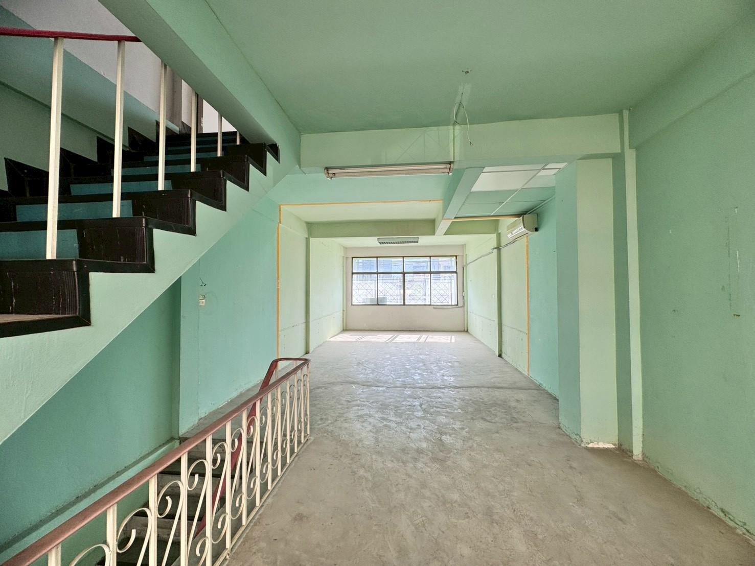 ขายอาคารพาณิชย์ รามคำแหง 12 ทำเลดี ใกล้สถานีรถไฟฟ้าสายสีส้ม (N.1919)