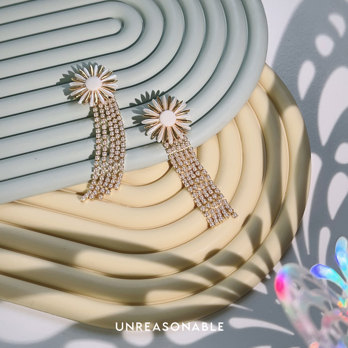 ต่างหูดอกไม้แต่งด้วย Pearl Chain ต่างหูคลิป ต่างหูก้านเงินแท้ UA0971-01 Unreasonable Accessories