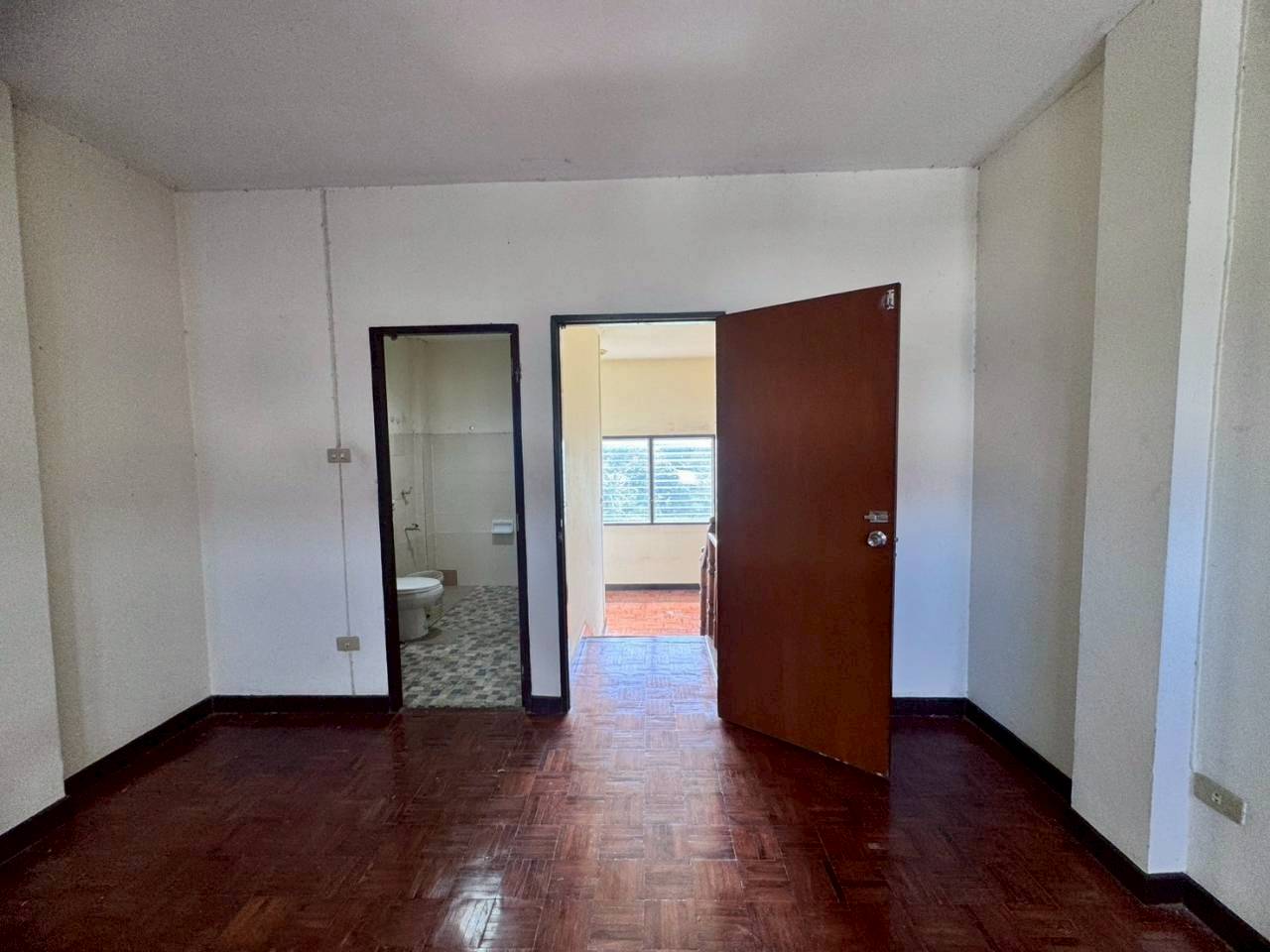 ขายด่วนทาวน์โฮม 3 ชั้น หมู่บ้านสวนหลวงโฮมเพลส เฉลิมพระเกียรติ ร.9 ซอย 30 (N.1854)