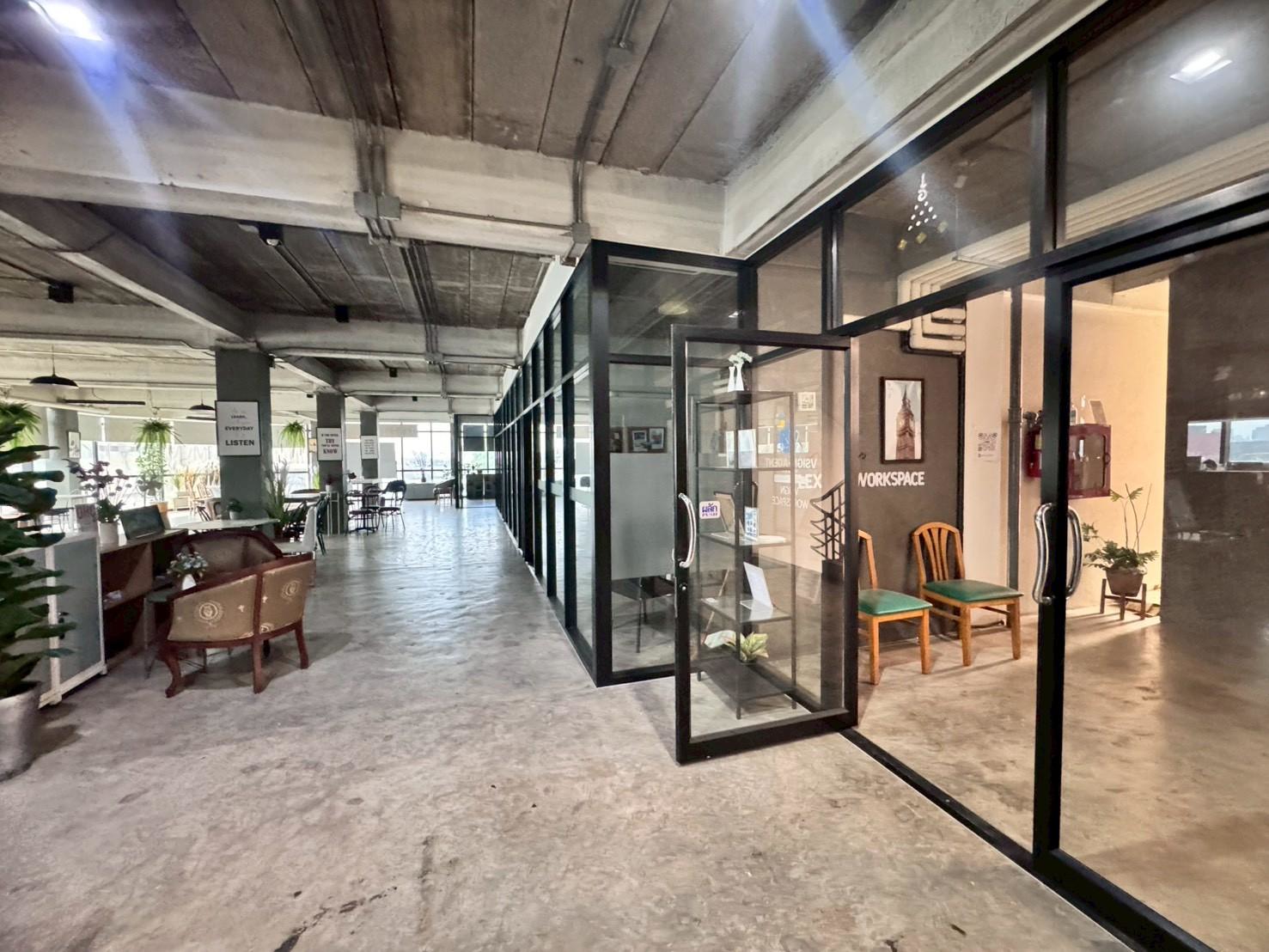 ให้เช่าพื้นที่สำนักงาน ชั้น 5 อาคารโล่งสวย เหมาะทำธุรกิจ ติดถนนรามคำแหง (N.1923)