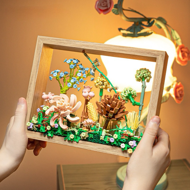 [พร้อมส่ง] Jnihouse : เซตตัวต่อดอกไม้ ไฟประดับ (My garden collection)