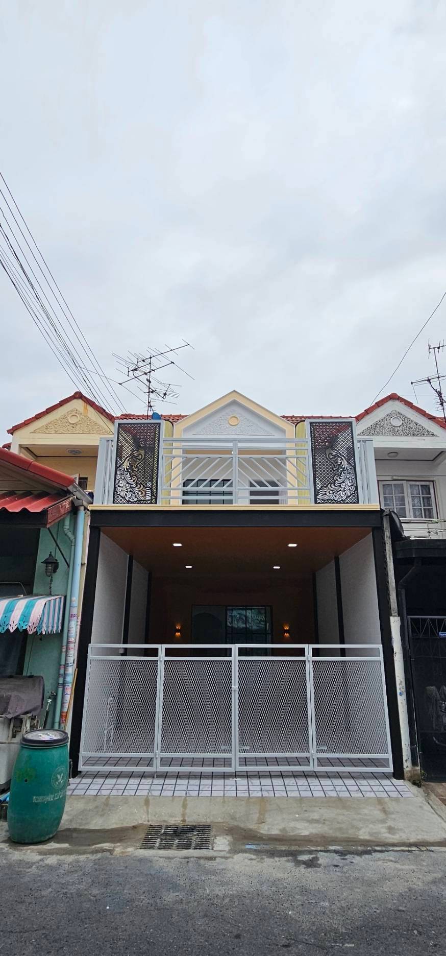 ขายด่วนบ้านทาวน์เฮ้าส์2ชั้น หมู่บ้านเฟื่องฟ้าวิลล่า 9 เฟส 1,2 ซอยมังกร (N.1209)