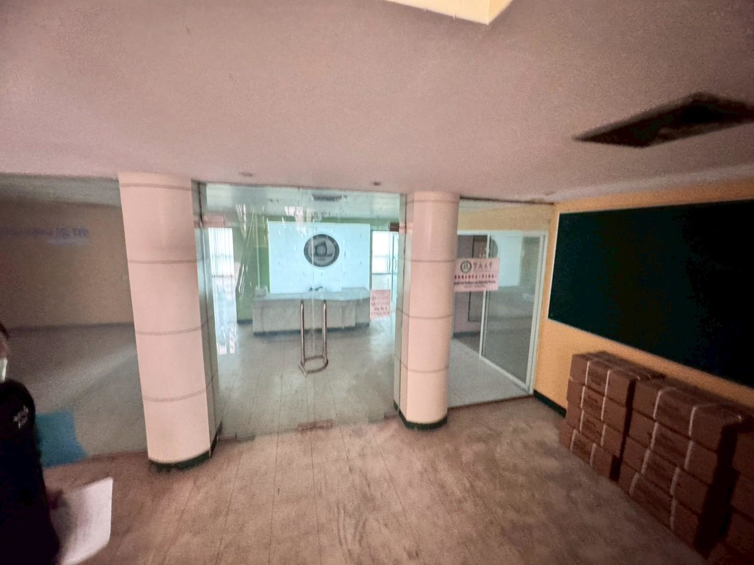 ให้เช่าพื้นที่สำนักงาน ชั้น 3 อาคารโล่งสวย เหมาะทำธุรกิจ ติดถนนรามคำแหง (N.1921)