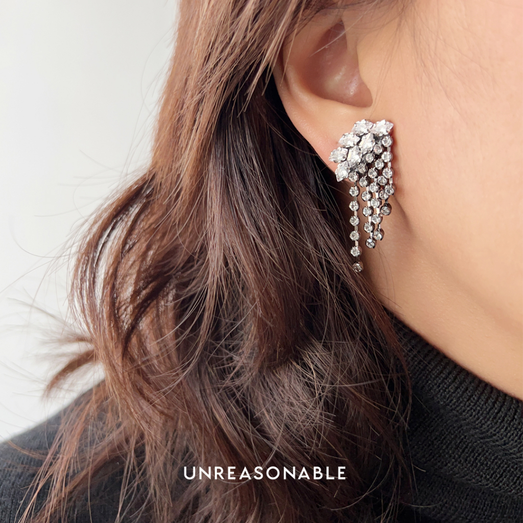 ต่างหู Crystal ต่างหูคลิป ต่างหูก้านเงินแท้ น้ำหนักเบา สวยใส่สบาย UA0833-01 Unreasonable Accessories