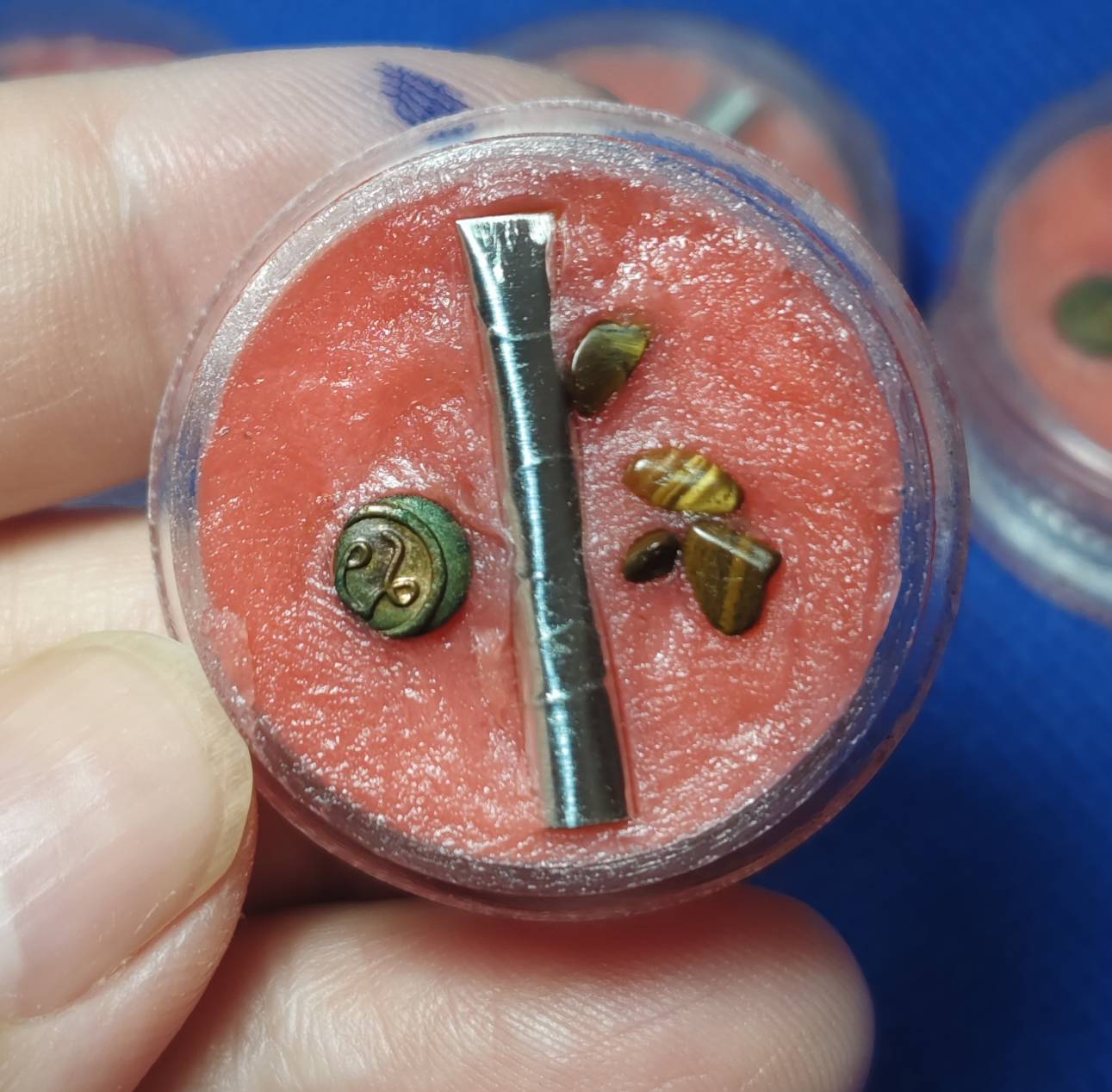 สีผึ้งพญาไก่แก้ว วัดป่าหนองกุง ปี 2564 (หลวงปู่ศิลา,หลวงปู่ขาว,หลวงปู่เจ,หลวงพ่อเหิน อธิษฐานจิต)