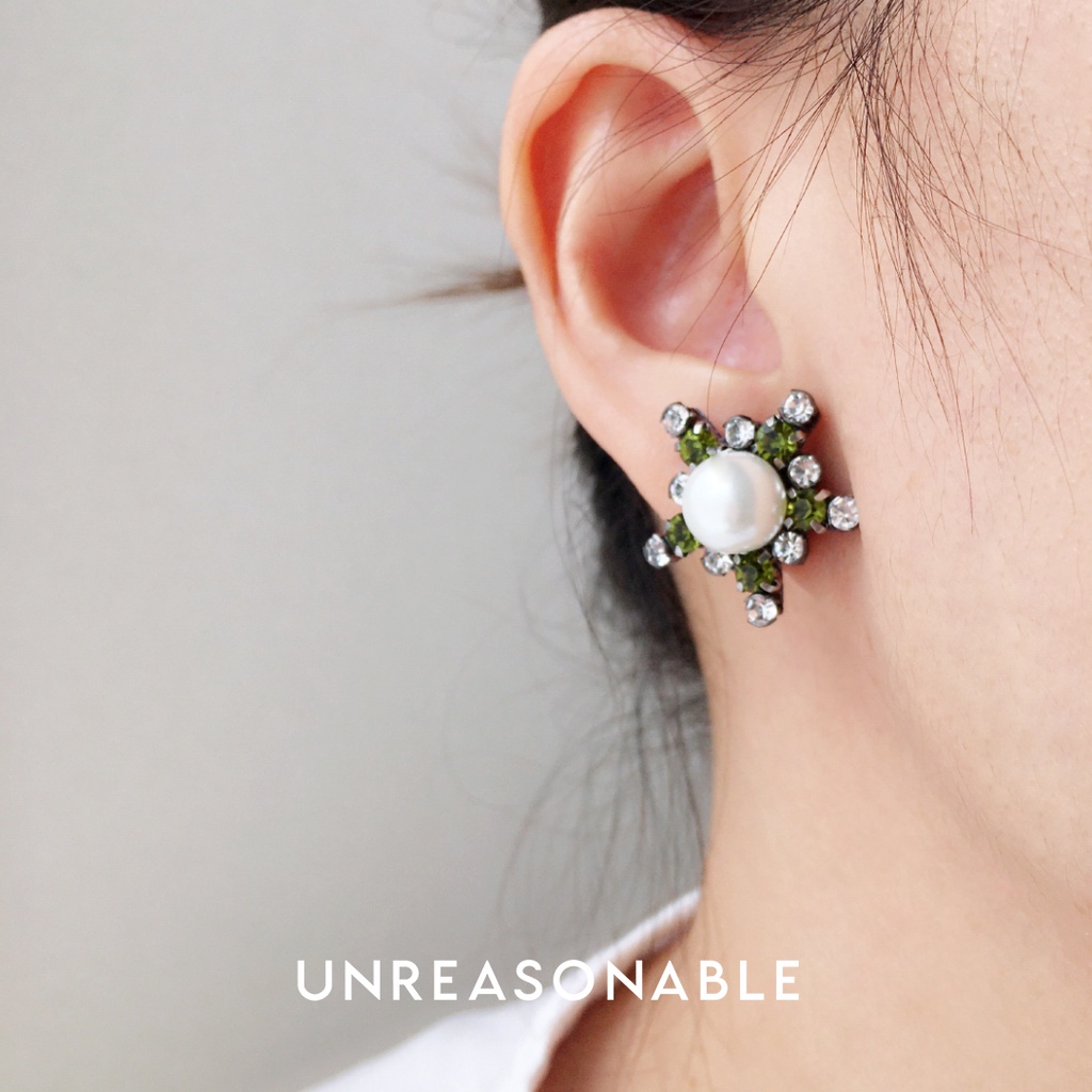 ต่างหูดาว สีเขียว ต่างหูคลิป ต่างหูก้านเงินแท้ น้ำหนักเบา สวยใส่สบาย UA0744-05 Unreasonable Accessories