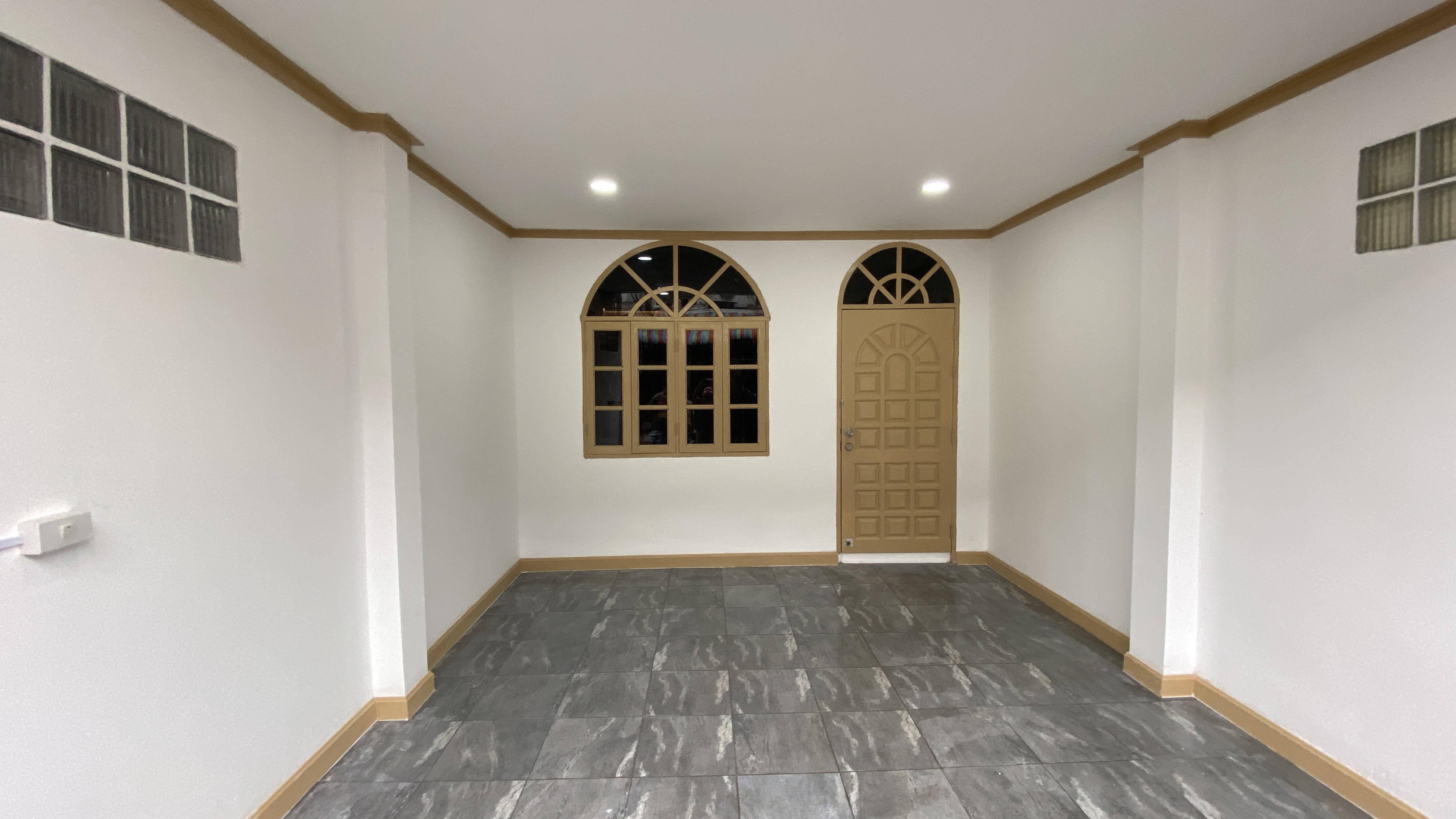 ขายทาวน์เฮ้าส์ 2 ชั้น หมู่บ้านเสนาวิลล่า84 แฮปปี้แลนด์ ใกล้เดอะมอลล์บางกะปิ (N.988)