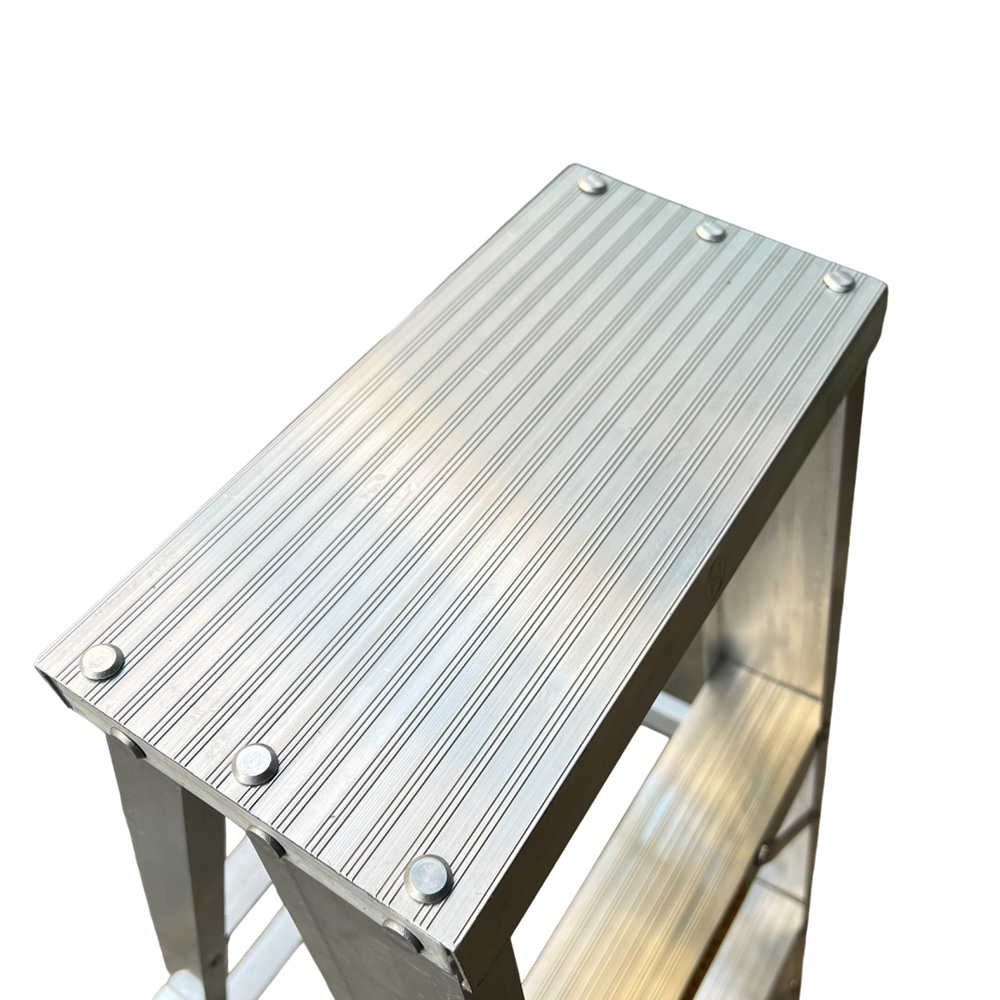 บันไดอลูมิเนียม 4 ขั้น นกนางแอ่น PK ขึ้น 1 ทาง