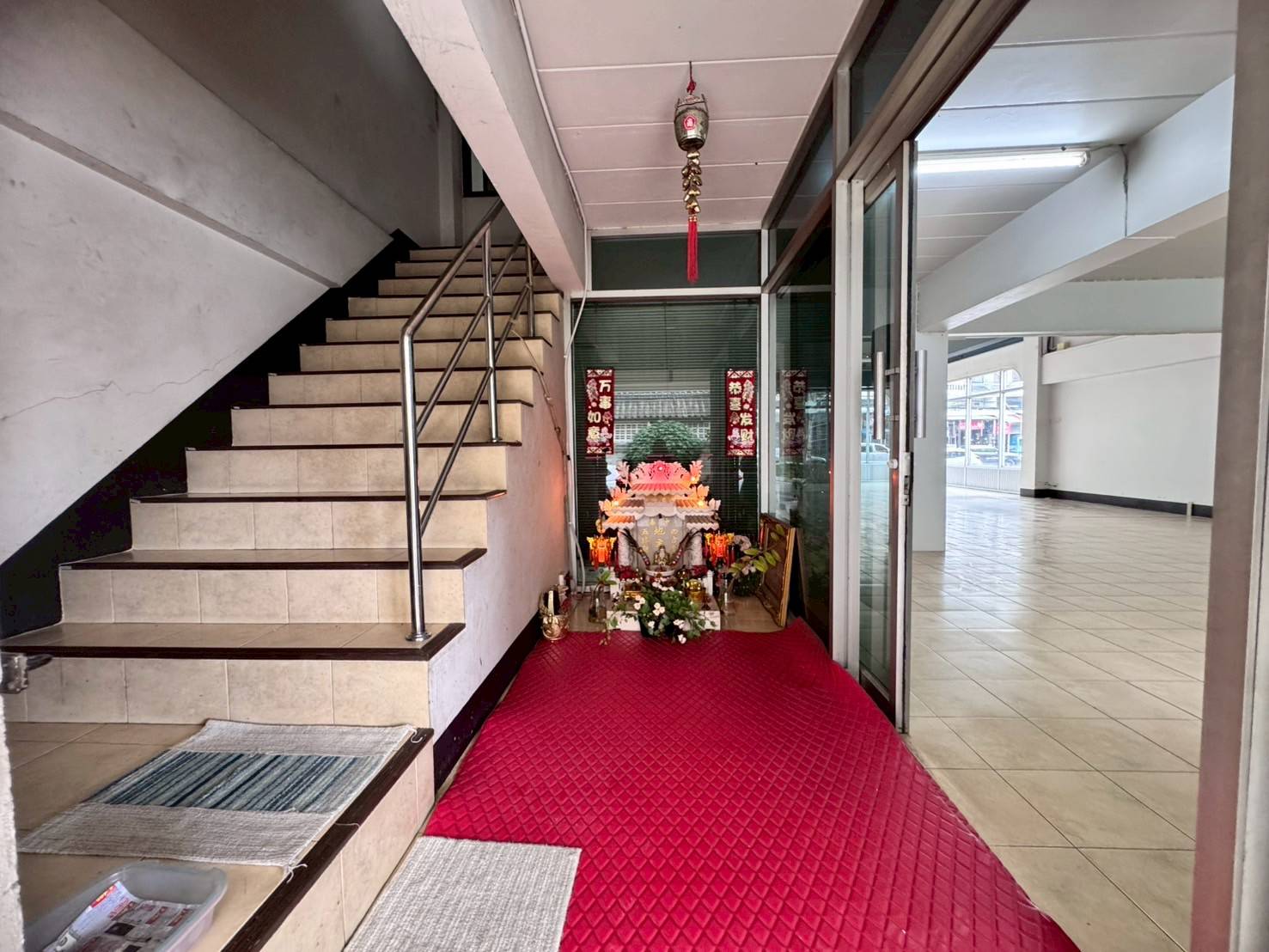 ให้เช่าอาคารพาณิชย์หลังมุม 2 คูหา 4 ชั้น ถนนอุดมสุข ทำเลดี (N.1865)