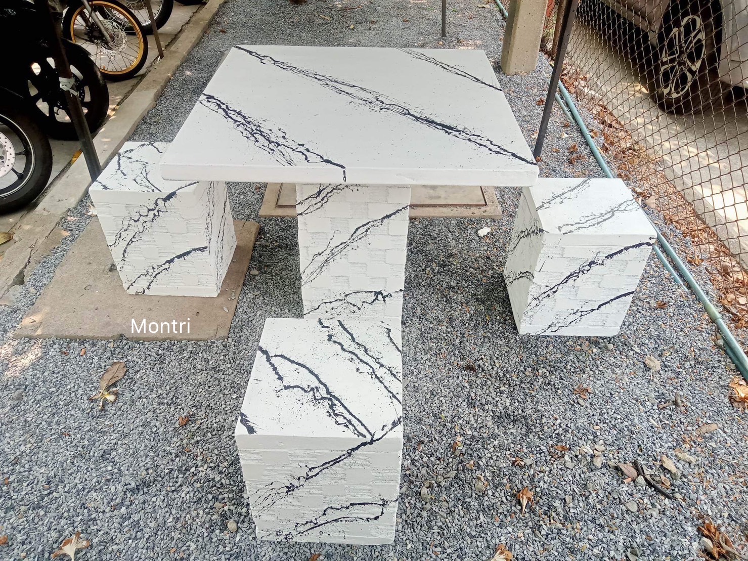 โต๊ะสนาม ชุดโต๊ะสนาม โต๊ะสนามกลางแจ้ง 4 ที่นั่ง เหมาะสำหรับวางในพื้นที่จำกัด ขนาดโต๊ะ 80*80 cm. เหมาะสำหรับวางในพื้นที่จำกัดได้