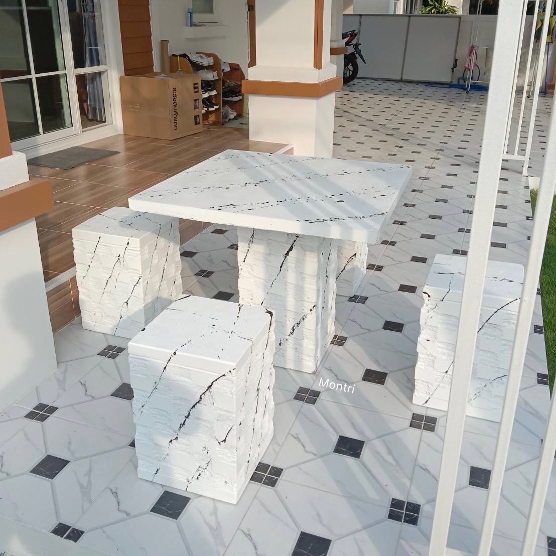 โต๊ะสนาม ชุดโต๊ะสนาม โต๊ะสนามกลางแจ้ง 4 ที่นั่ง เหมาะสำหรับวางในพื้นที่จำกัด ขนาดโต๊ะ 80*80 cm. เหมาะสำหรับวางในพื้นที่จำกัดได้