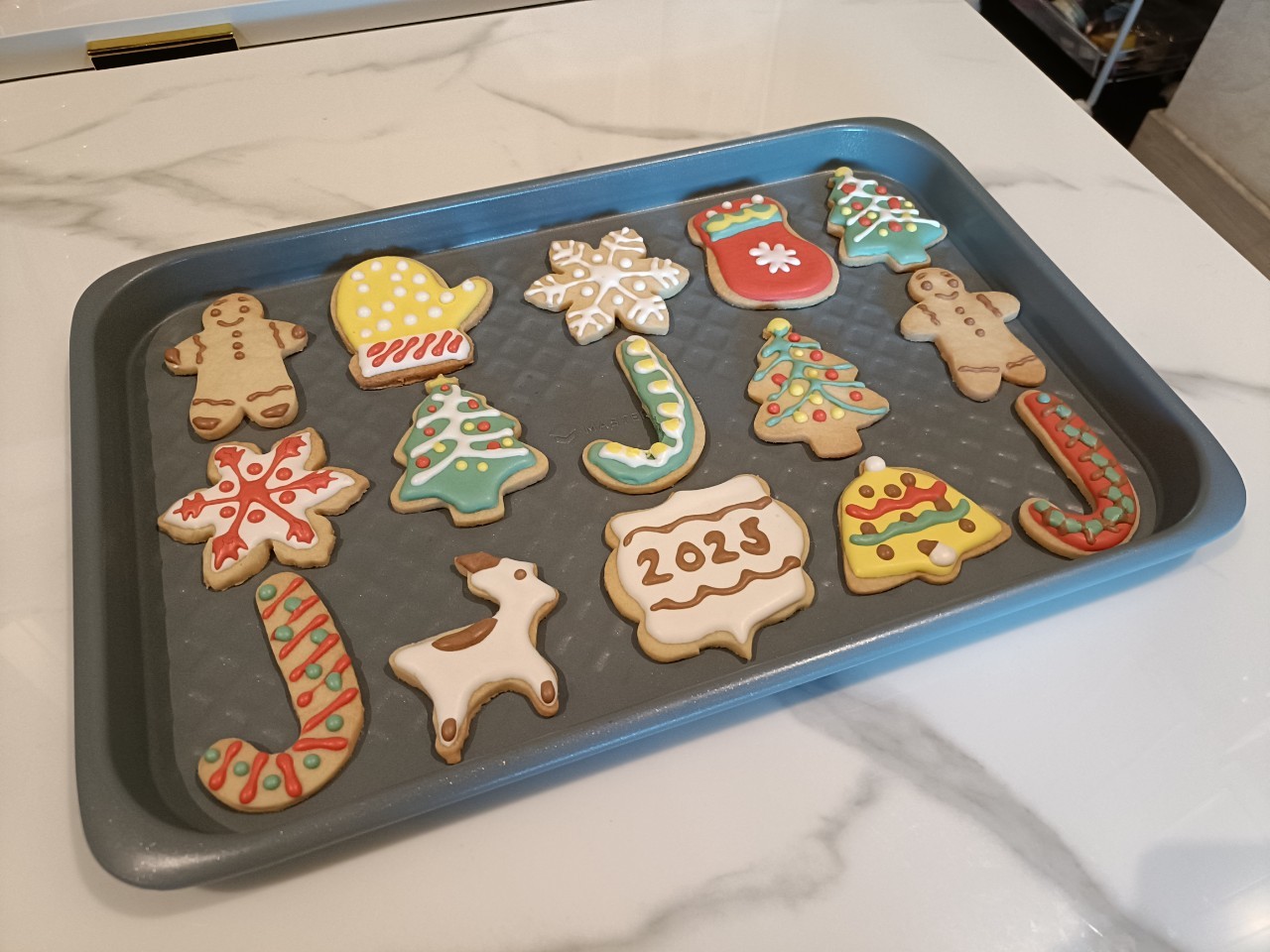 รอยัลไอซซิ่งคุกกี้ คุกกี้เนยสดตกแต่งธีมคริสมาสต์น่ารักมากๆ คุกกี้หอมกรอบอร่อย จัดเซ็ทกล่องละ6ชิ้น/10ชิ้น