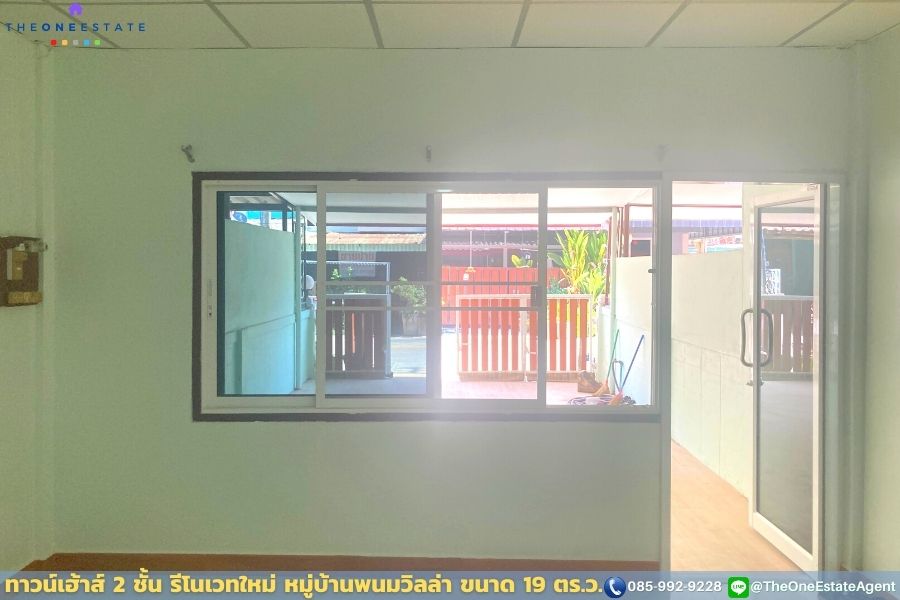 📣 ขายด่วน! ทาวน์เฮ้าส์รีโนเวทใหม่ หมู่บ้านพนมวิลล่า กลางพนมสารคาม จ. ฉะเชิงเทรา พร้อมอาศัย-ทำธุรกิจทันที The Best ! | โทร. 085-992-9228