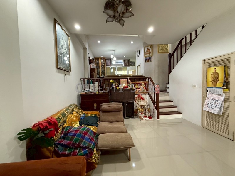 ขายทาวน์โฮม บ้านกลางเมือง โชคชัย 4 ติดกองปราบ เนื้อที่ 22.5 ตรว 3นอน 4น้ำ หน้าบ้านหันทางทิศเหนือ