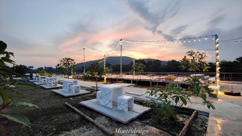 โต๊ะเก้าอี้ปูนซีเมนต์สไตล์ลอฟท์ รุ่น Loft mini ชุด 2 ที่นั่ง สีขาวสลัดดำ โต๊ะปุนสไตล์ลอฟท์