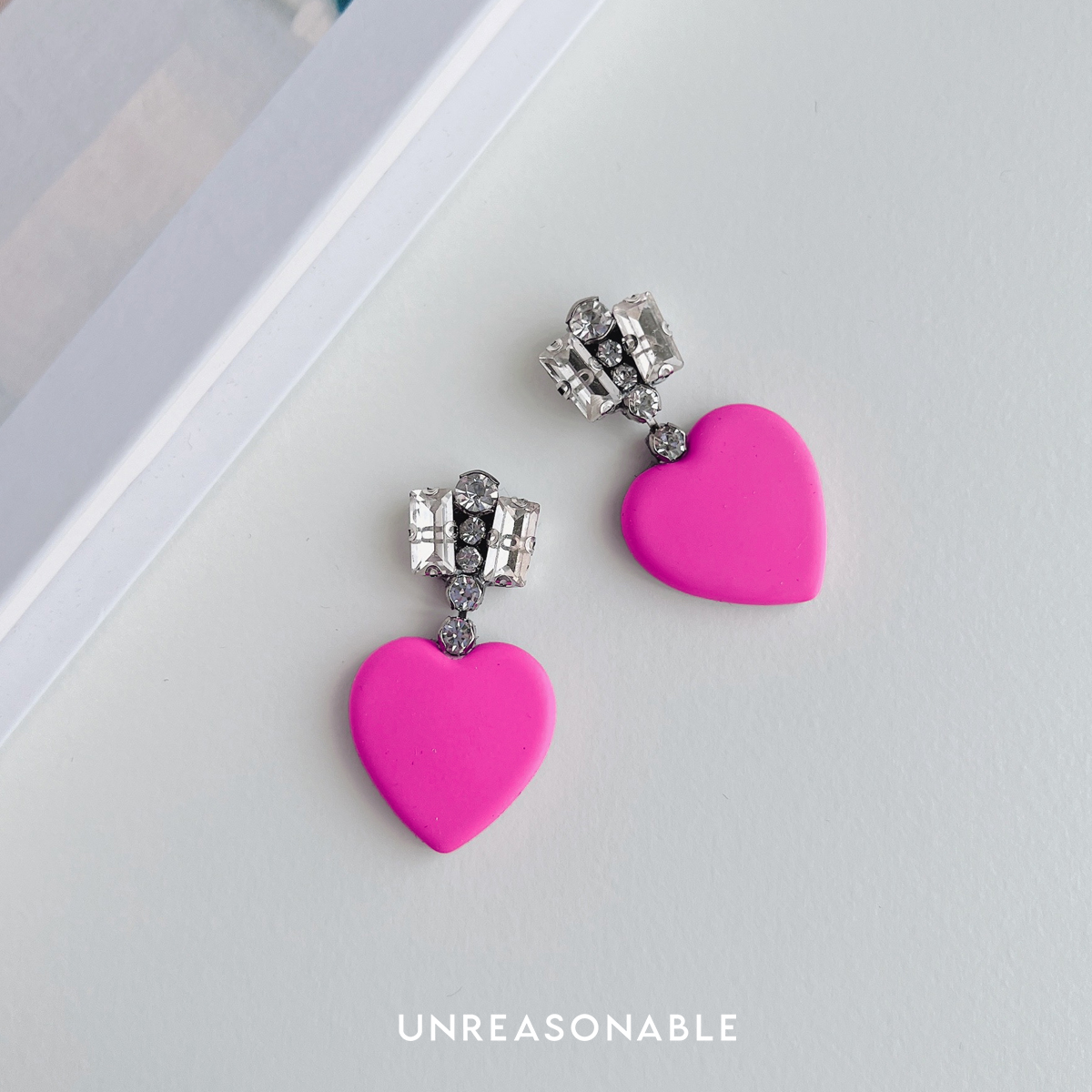 ต่างหูหัวใจ Drop Earrings สีชมพู ต่างหูคลิป ต่างหูก้านเงินแท้ UA0942-02 Unreasonable Accessories
