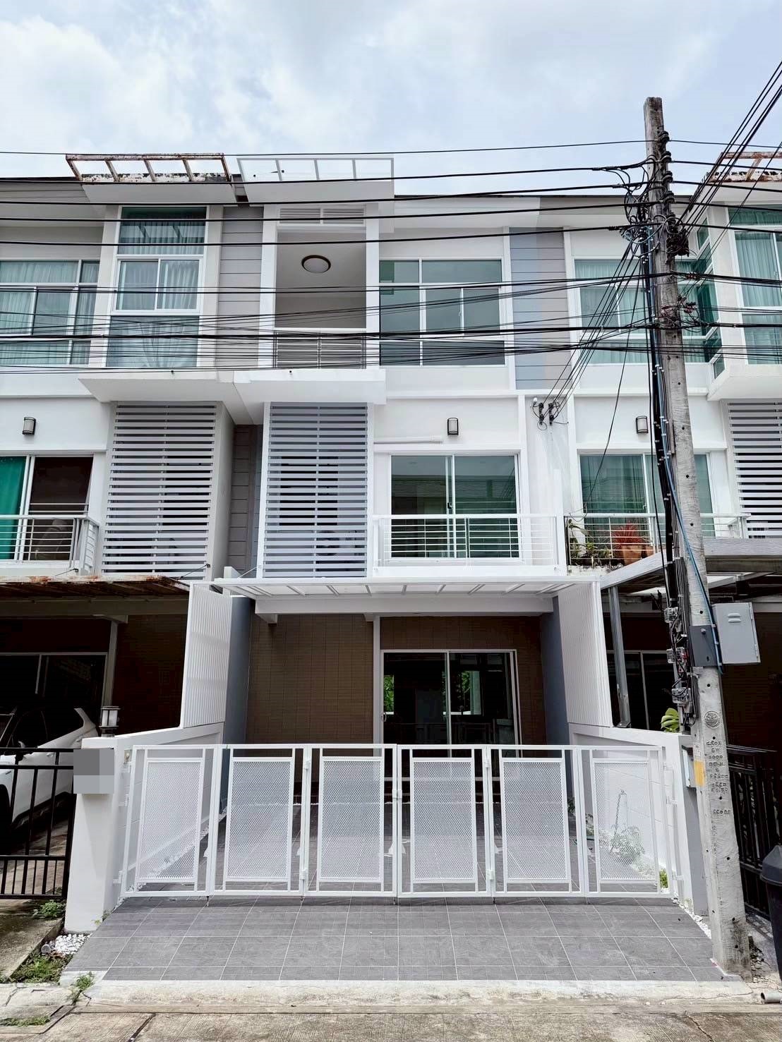 ขายทาวน์โฮม 3 ชั้น เดอะเมโทร พระราม 9 บ้านสวยพร้อมอยู่ ใกล้มหาวิทยาลัยเอแบค (N.1809)