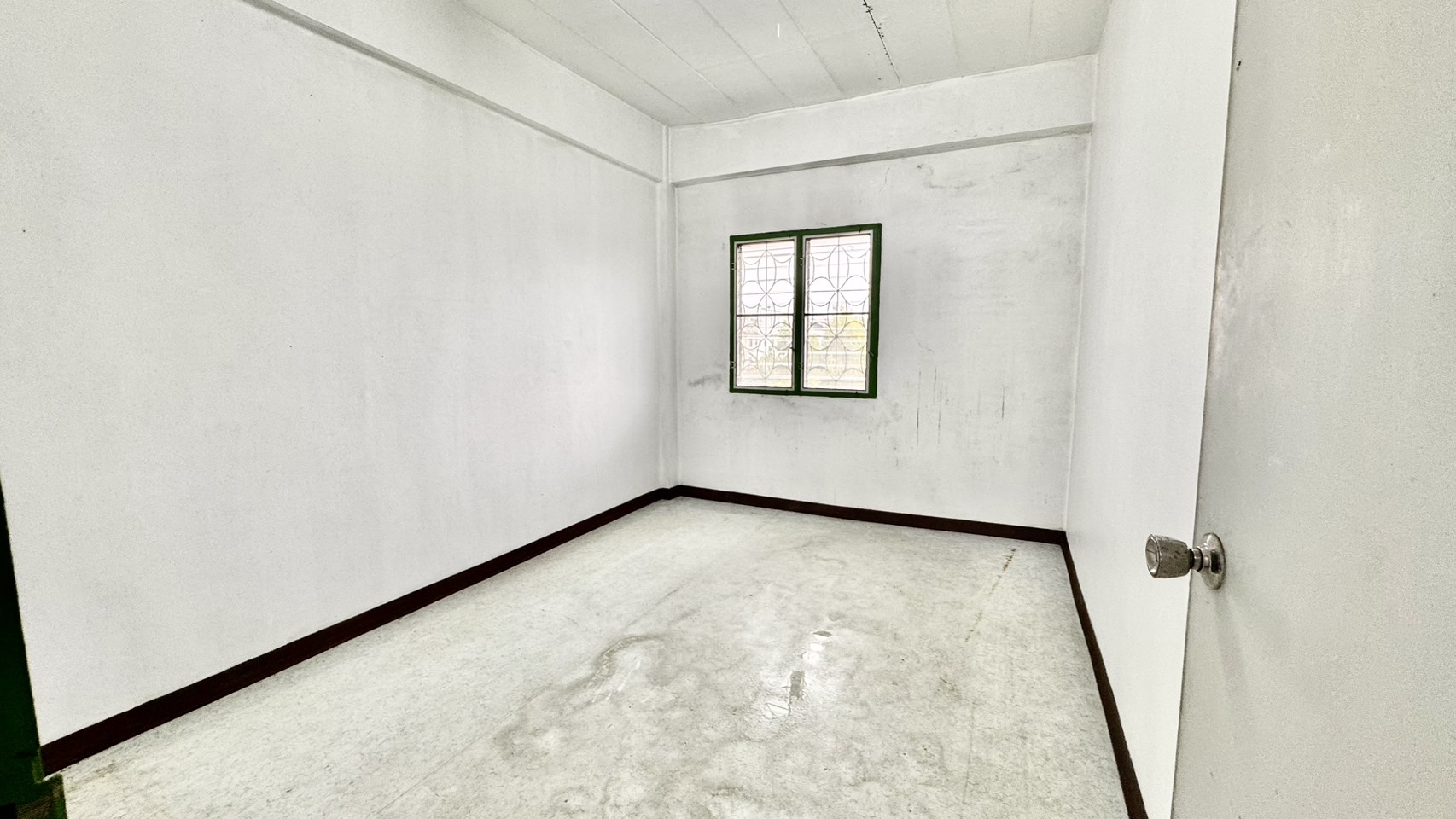 ขายอาคารพาณิชย์ 2.5 ชั้น หมู่บ้านบัวทองธานีพาร์ค บางบัวทอง 2ห้องนอน 2 ห้องน้ำ 20 ตารางวา นนทบุรีทำเลบางบัวทอง ราคา : 1,700,000 บาท