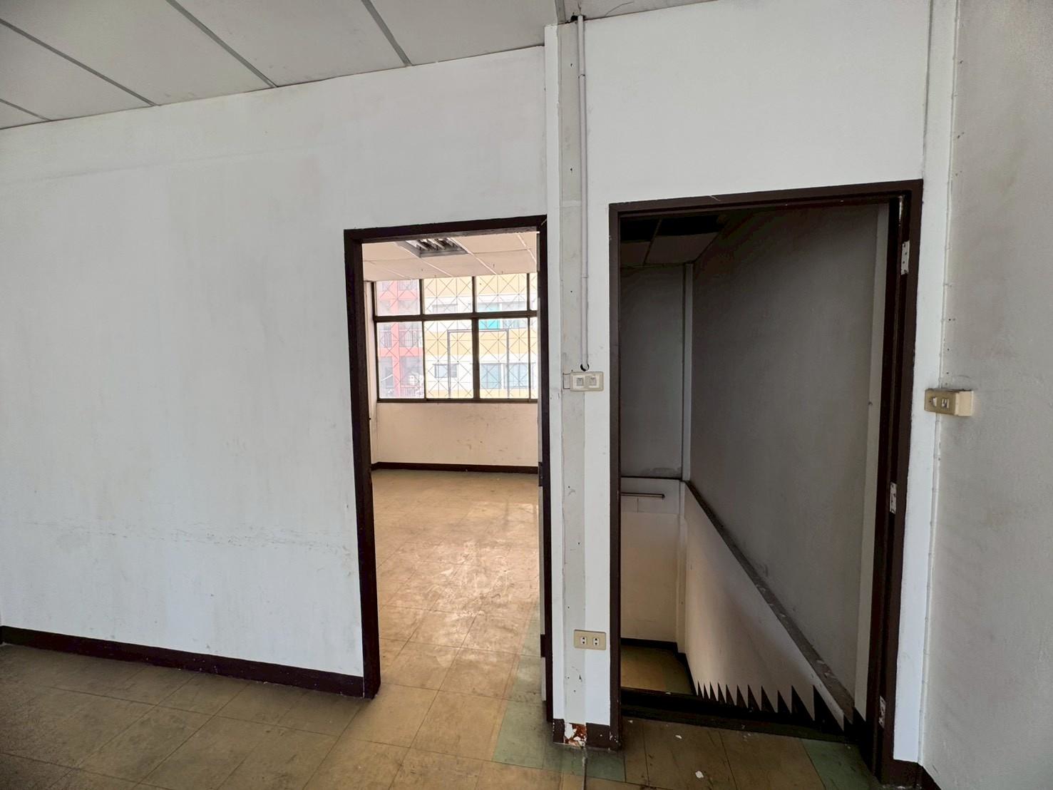 ให้เช่าอาคารพาณิชย์ รามคำแหง 12 ทำเลดี ใกล้สถานีรถไฟฟ้าสายสีส้ม (N.1919)