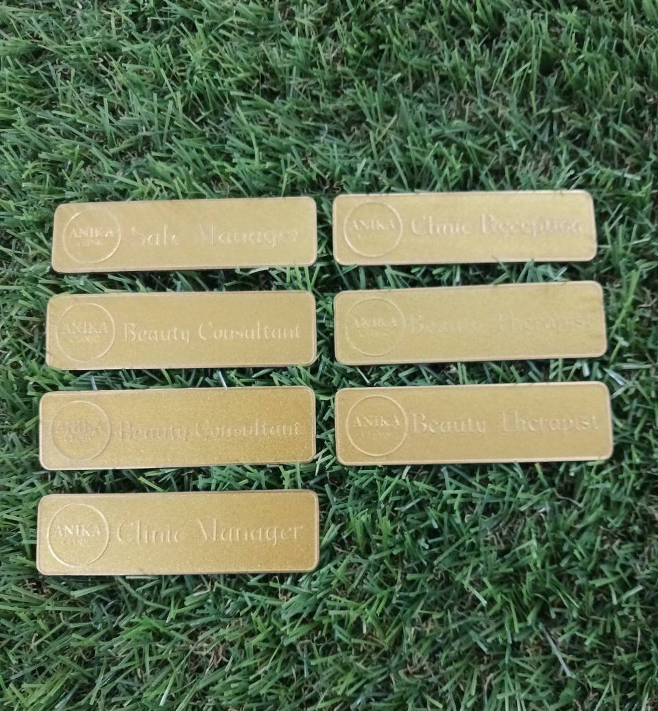 ป้ายสแตนเลสแฮร์ไลน์เนื้อทอง หนา 1มิล