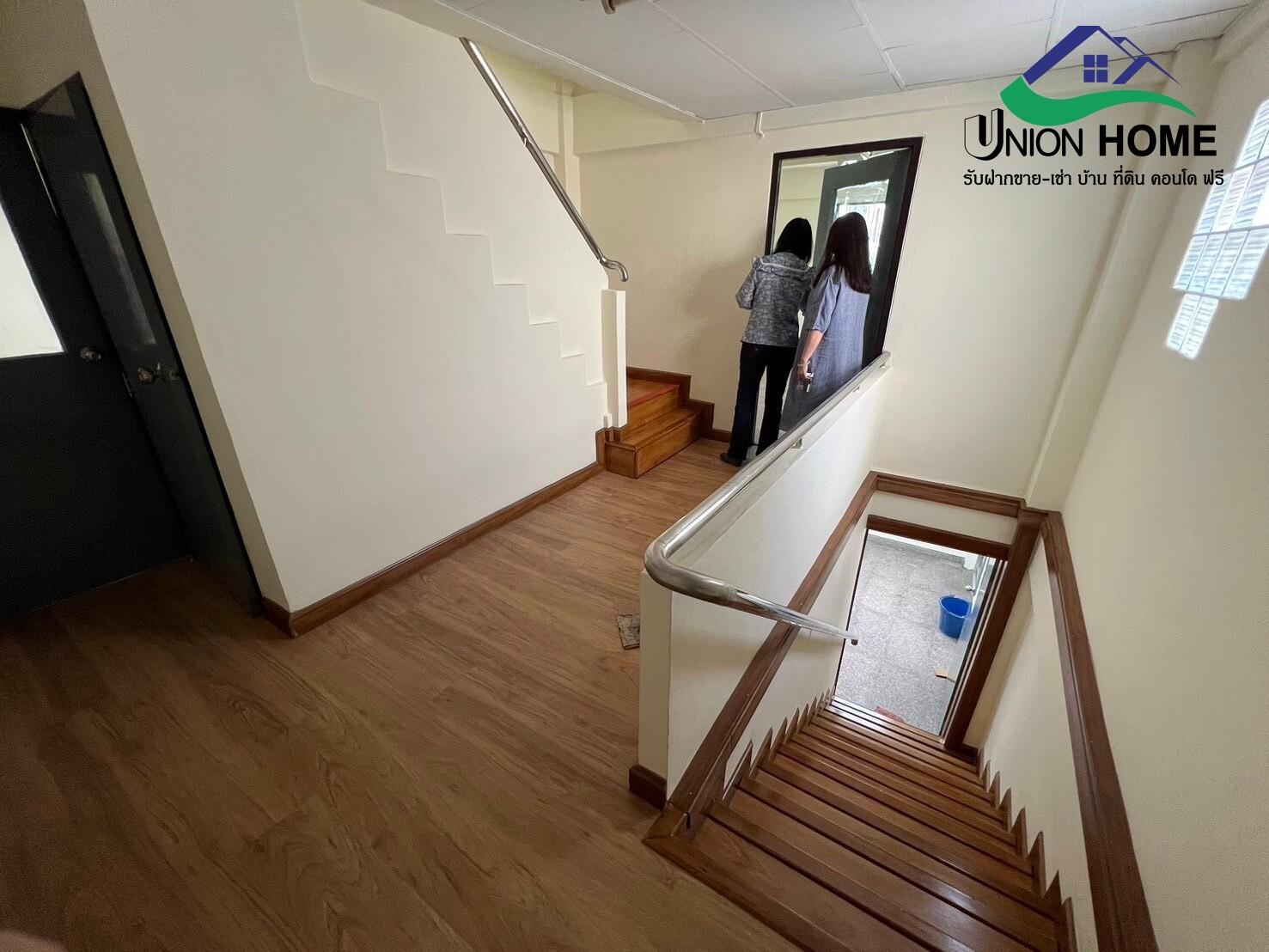 ขายอาคารพาณิชย์ 2 คูหา 3.5ชั้น-ดาดฟ้า หมู่บ้านเสรี ซอยอ่อนนุช70/1 (N.1389)