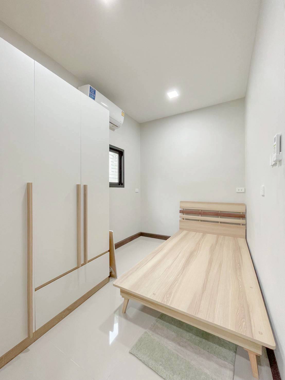 ให้เช่าทาวน์โฮม 3 ชั้น ใกล้หมู่บ้านนักกีฬาแหลมทอง บ้านรีโนเวทใหม่พร้อมอยู่ (N.1874)