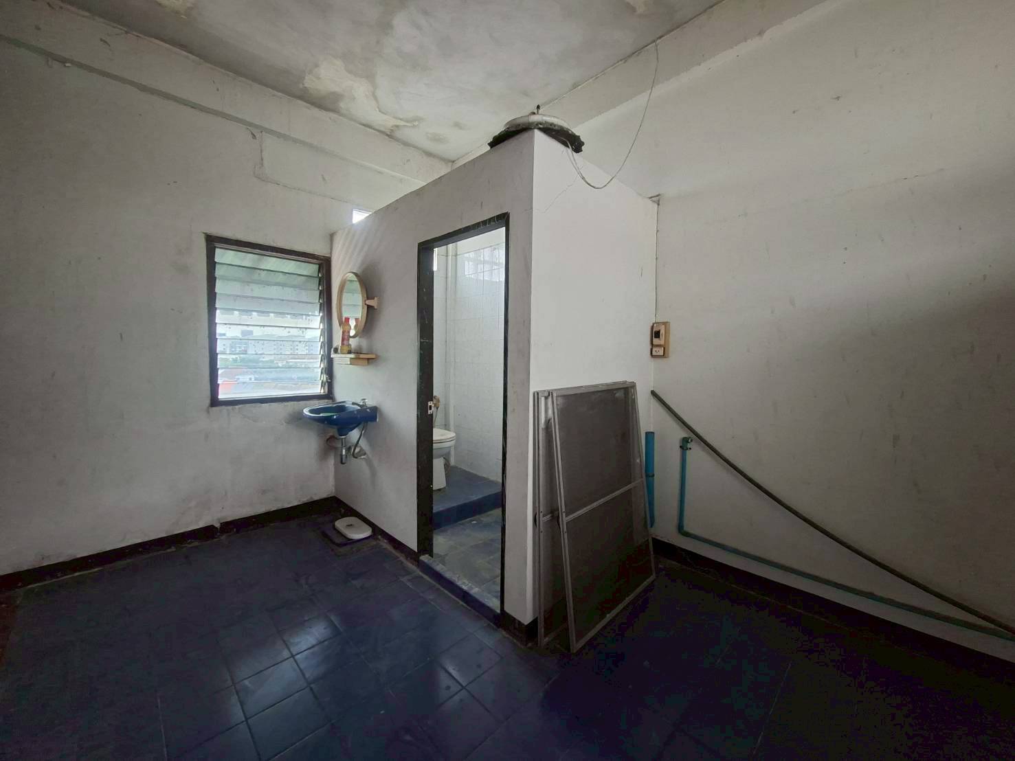 ให้เช่าอาคารพาณิชย์ 2 คูหา ติดถนนเฉลิมพระเกียรติ ใกล้ซีคอนสแควร์ ศรีนครินทร์ (N.1858)