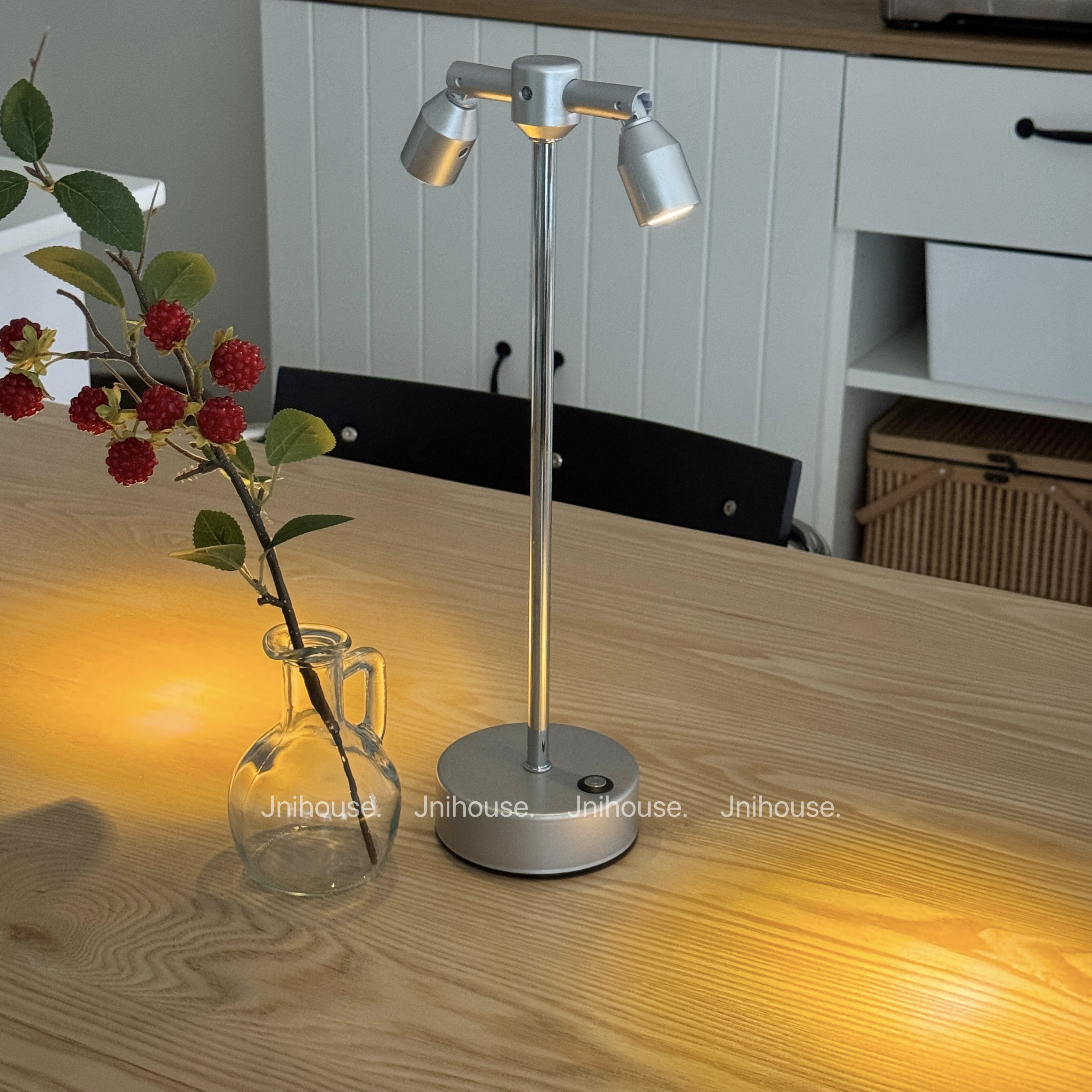 [พร้อมส่ง] Jnihouse : Adjustable LED Lamp โคมไฟตั้งโต๊ะ