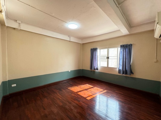 ขายทาวน์เฮ้าส์ 4 ชั้น หมู่บ้านวราธรวิลล์ พัฒนาการ 44 พร้อมเข้าอยู่ 1 พ.ค. (N.1394)