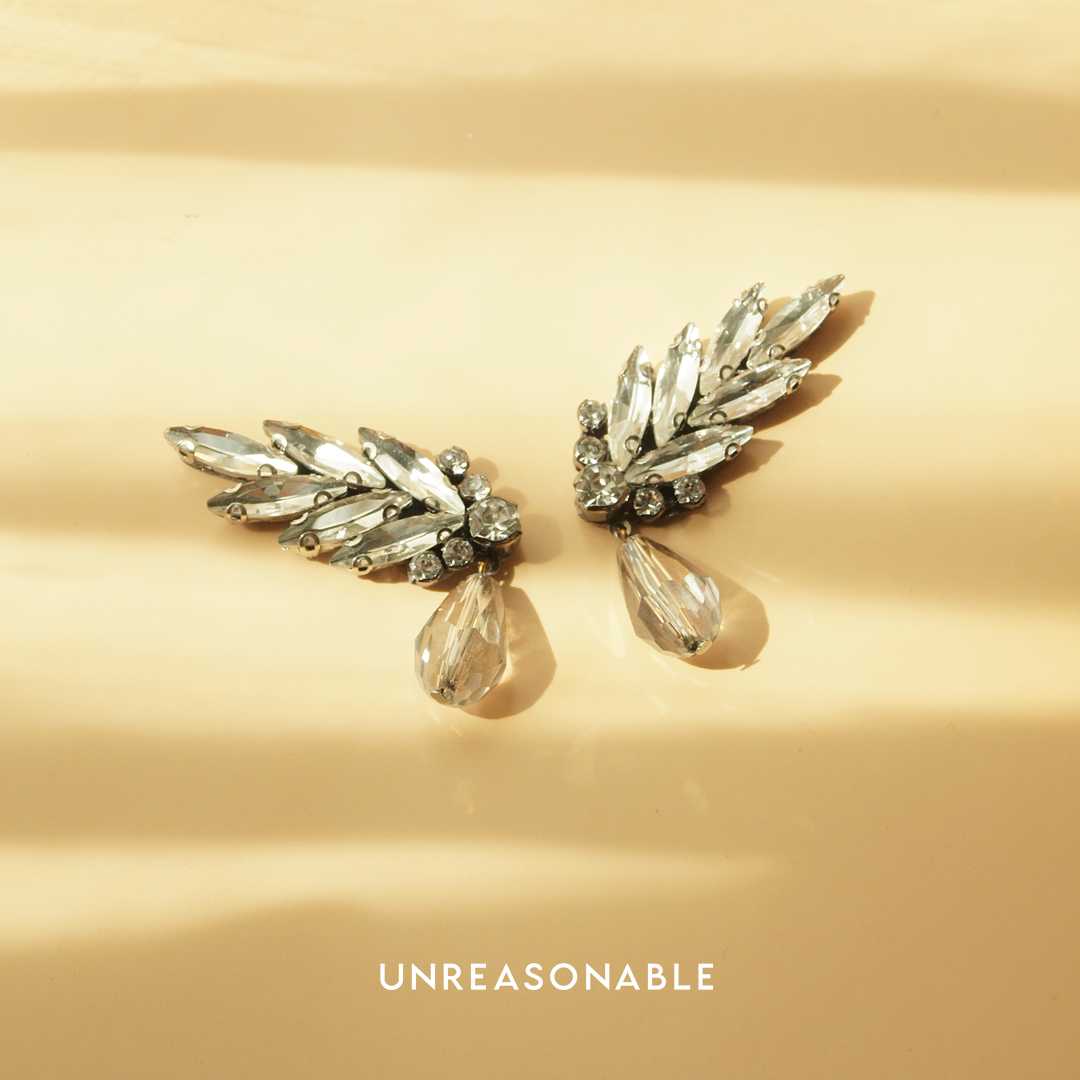 ต่างหูปีกนก Crystal ต่างหูคลิป ต่างหูก้านเงินแท้ UA0503-01 Unreasonable Accessories