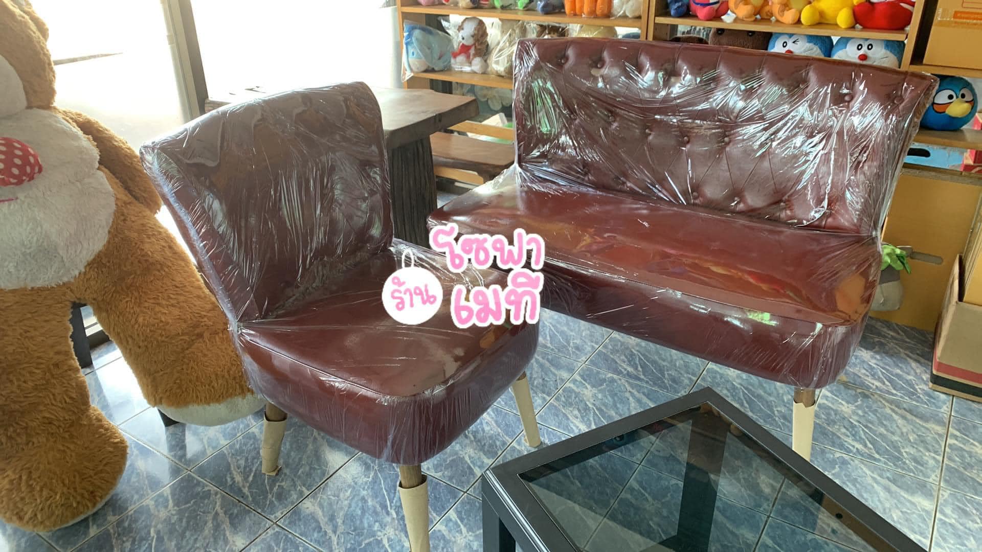 โซฟาวินเทจ 1 ที่นั่ง ขาไม้ ดึงกระดุม สีเลือดหมู (1ตัว)