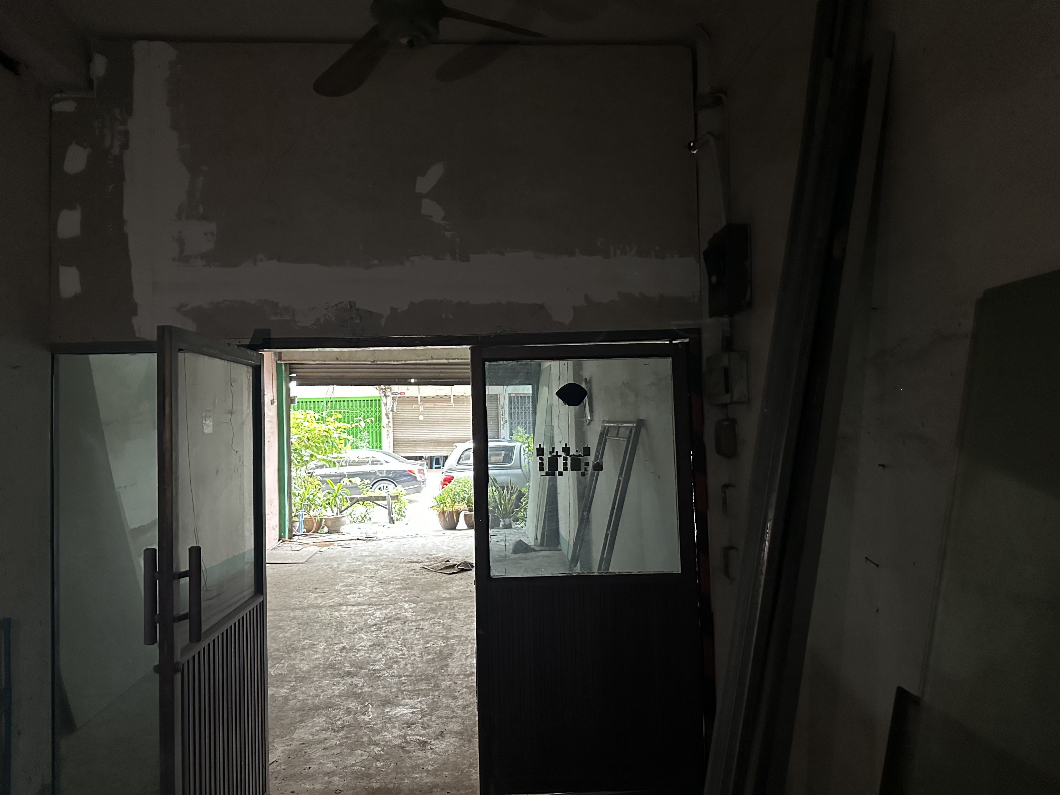 ขายอาคารพาณิชย์ 3 ชั้น ถ.ลาดพร้าว 62 หมู่บ้านตะวันรุ่ง ขนาด 15 ตรว. เหมาะสำหรับทำการค้า,สำนักงาน และพักอาศัย