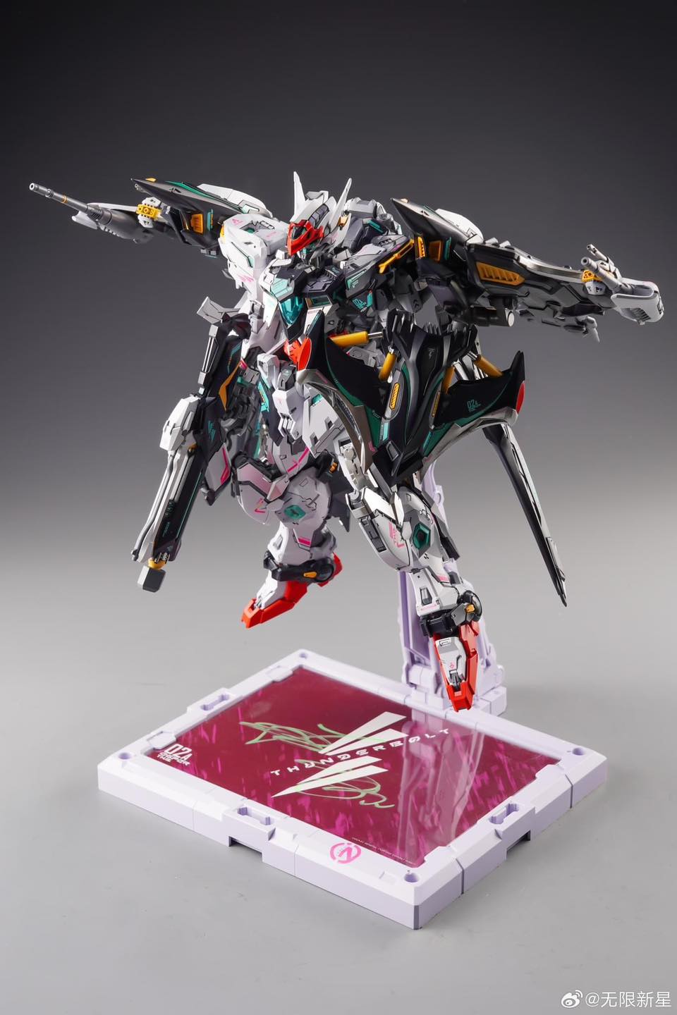 (MG) 1/100 In Era+ Thunderbolt 2.0 with Manta Ray Equipment [Infinite Dimension]