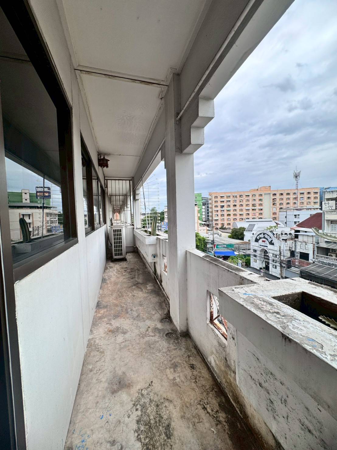 ให้เช่าอาคารพาณิชย์หลังมุม 2 คูหา 4 ชั้น ถนนอุดมสุข ทำเลดี (N.1865)