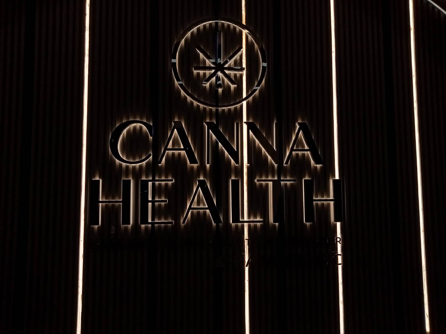 #ป้ายอักษรไฟออกหลัง