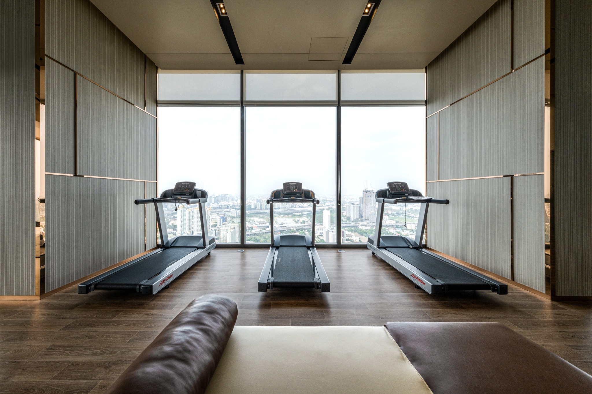 Cloud Thonglor–Phetchaburi Condominium Experience and prove for yourself the true value of location, luxury, and lifestyle — a high-end condominium offering over 4,000 sq.m. of full-facility common areas, the most comprehensive in this district.