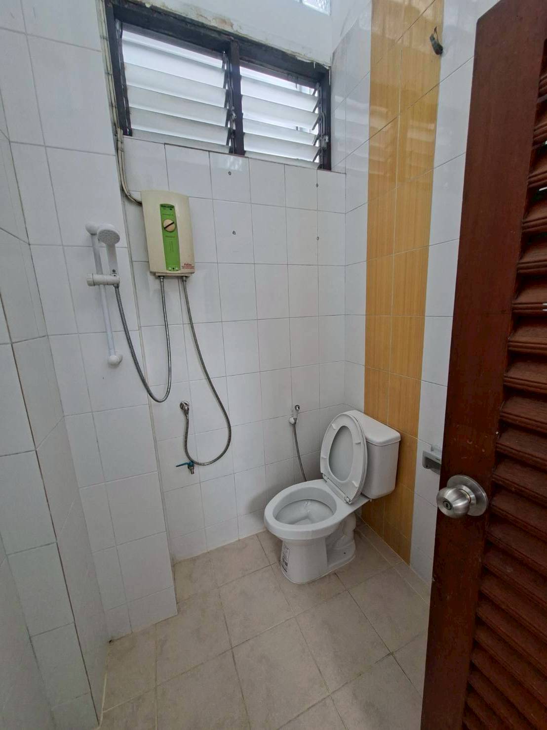 ให้เช่าอาคารพาณิชย์ 2 คูหา 3 ชั้น+ดาดฟ้า ติด ถนนเฉลิมพระเกียรติ ใกล้โรงพยาบาลสินแพทย์ (N.1855)