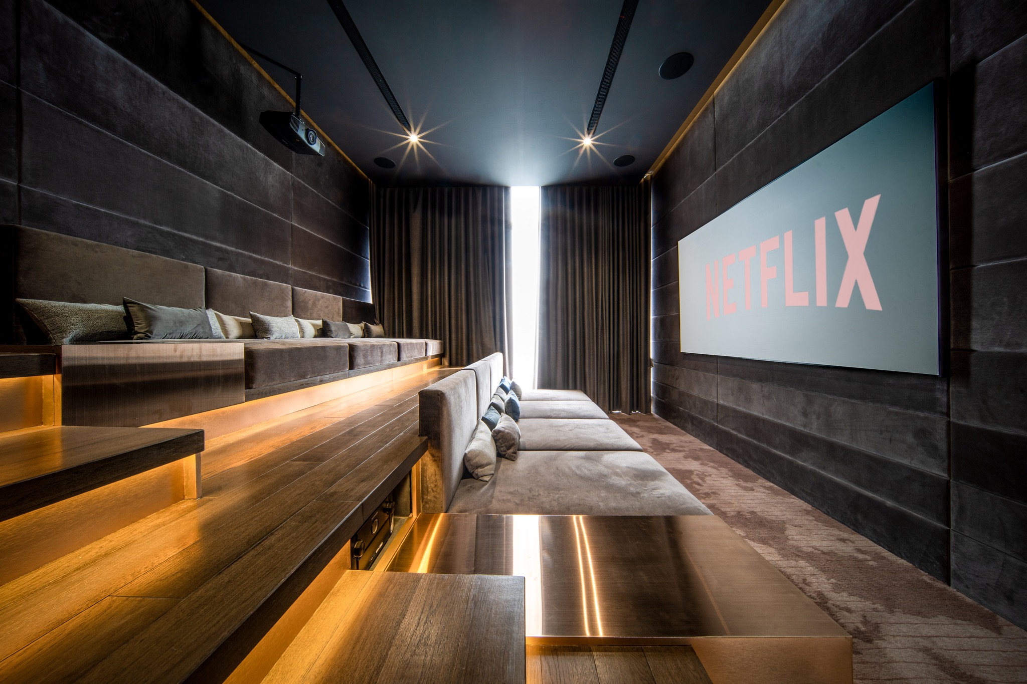 Cloud Thonglor–Phetchaburi Condominium Experience and prove for yourself the true value of location, luxury, and lifestyle — a high-end condominium offering over 4,000 sq.m. of full-facility common areas, the most comprehensive in this district.