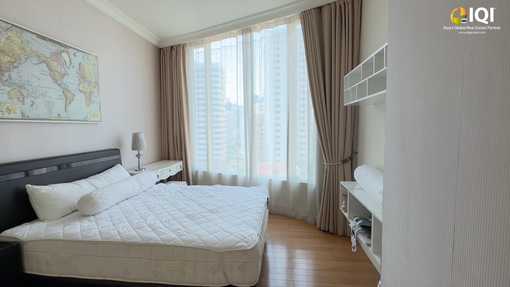 ขายด่วน! Condo Royce Private Residences คอนโดหรูใจกลางสุขุมวิท ใกล้ BTS และ MRT อโศก เพียง 950 เมตร Royce Private Residences สุขุมวิท 31 พื้นที่กว้างขวาง 176 ตร.ม. เทียบเท่าบ้านเดี่ยว บนทำเลกลาางเมือง เหมาะสำหรับครอบครัวที่ต้องการพื้นที่ใช้สอยกว้างขวาง 3