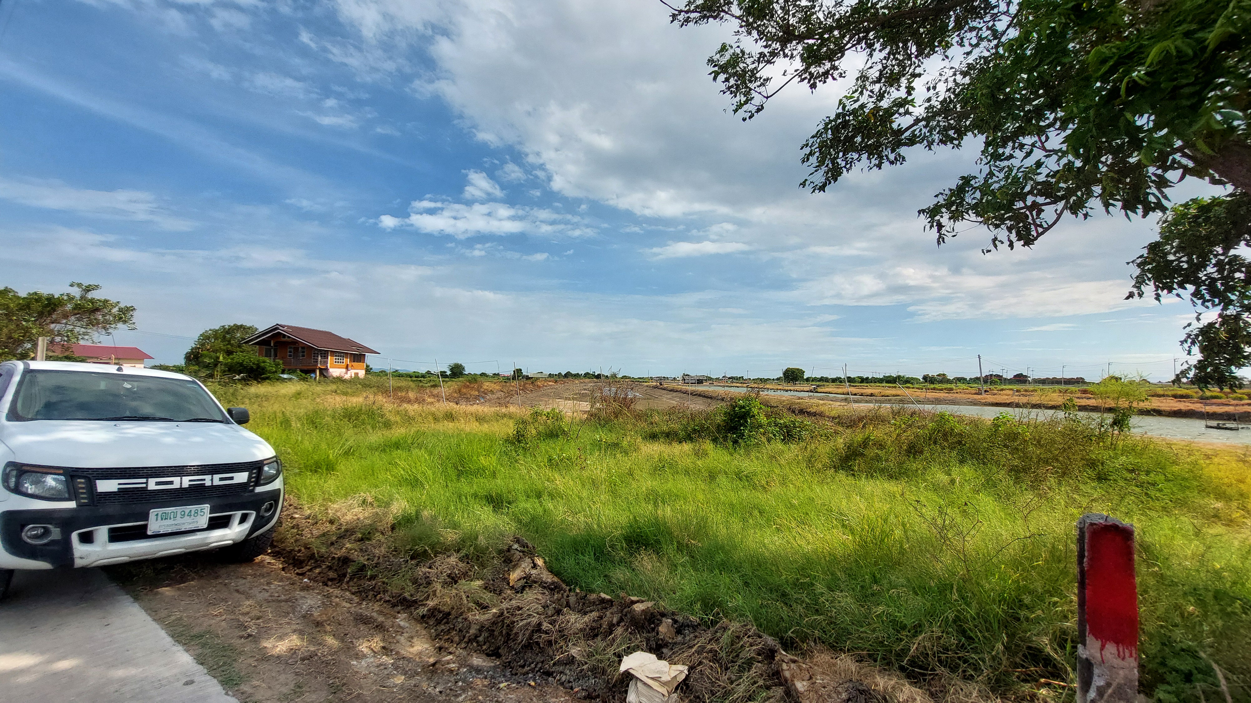 ขายที่ดิน 13-1-42 ไร่ หอมศิล ต.บางเกลือ อ.บางปะกง จ.ฉะเชิงเทรา ที่ดินแปลงสวย หน้าถนนคอนกรีต หลังติดคลองบางครกเหมาะทำร้านอาหาร, ร้านกาแฟ บ่อตกปลา เลี้ยงกุ้ง เลี้ยงปลา ทำการเกษตร หรือที่อยู่อาศัยริมน้ำ