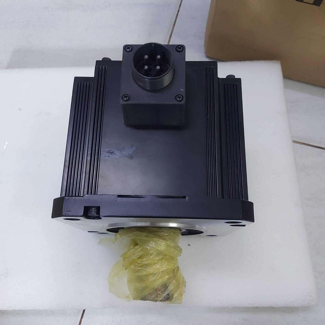 SERVO MOTOR "OMRON" รุ่น R88M-K5K020F-S2-Z