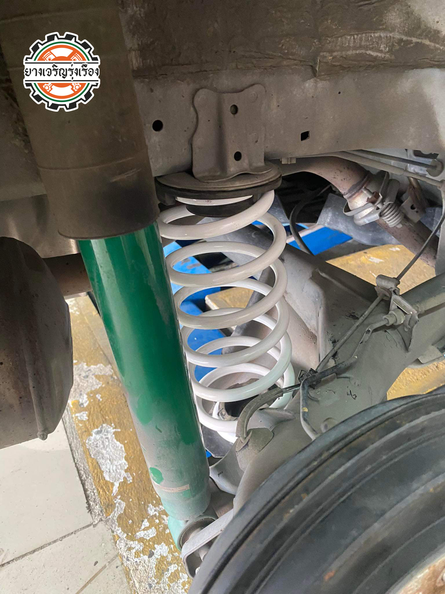 HONDA JAZZ GK ต้องการเปลี่ยน Spring เพิ่มความมั่นใจในการขับขี่ โทร.086-569-1915 [+] YSS COMFORT SERIES [WHITE] 𝙊𝙪𝙧 𝙎𝙚𝙧𝙫𝙞𝙘𝙚 บริการทางร้านเรารับทำอะไรบ้าง 🔧 ติดตั้งยางแบบไร้รอย 100% 🔧 บริการสลับยาง ตามอายุ 🔧 มียางรถยนต์ทุกยี่ห้อให้เลือกซื้อ 🔧 เช็คช่วงล่าง แก้ปัญหาให้ตรงจุด 🔧 บริการล้างลิ้นปีกผีเสื้อ 🔧 บริการเช็คระยะรถยนต์ 🔧 เปลี่ยนถ่ายของเหลวทั้งระบบ 🔧 ตั้งศูนย์ด้วยเครื่อง HUNTER นำเข้าจาก USA สอบถามข้อมูลเพิ่มเติม หรือนัดหมายเข้ารับบริการ Tel : 08-6569-1915 Tel : 08-6544-5963 Line id : @88rw Tiktok : https://www.tiktok.com/@88rwycrr Youtube : https://youtube.com/@88rw Facebook : https://www.facebook.com/88rwtire Location : https://goo.gl/maps/HrNUAZXPN94KvxZ98?coh=178573&entry=tt #รถยนต์มีปัญหาไม่รู้ต้องแก้ตรงไหน ทางเรายินดี ตรวจหาปัญหาและหาวิธีแก้ บอกลูกค้าก่อนลงมือทำเสมอราคาเป็นธรรมไม่เอาเปรียบ สบายใจคุณลูกค้า ---------------------------------- ดูแลให้คำปรึกษาทุกปัญหาคาใจ ไม่ทิ้งลูกค้า มีบริการหลังการขาย 【ให้ผู้เชี่ยวชาญของเรา ดูแลรถคุณ】 ร้านยางเจริญรุ่งเรือง ยินดีต้อนรับครับ ---------------------------------- #โช๊คอัพรถยนต์ #monroe #yss #kayaba #profender #ร้านยางเจริญรุ่งเรือง #นนทบุรี #งามวงศ์วาน #amsfix #บริการช่วงล่างรถยนต์ #ซ่อมบำรุงช่วงล่าง #เซทอัพโช๊คอัพรถยนต์