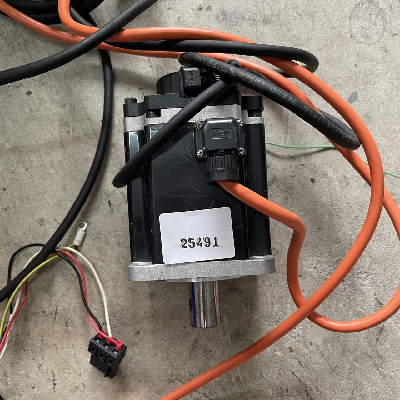 SERVO MOTOR "OMRON" รุ่น R88M-1M75030H-S2
