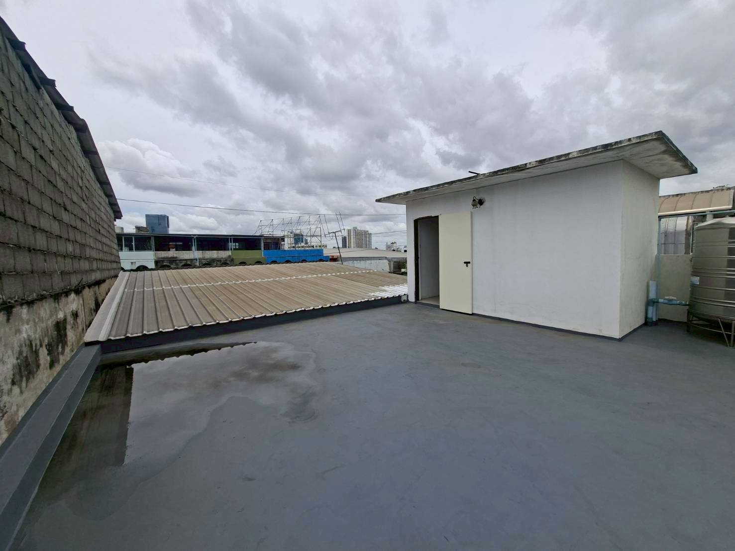 ให้เช่าอาคารพาณิชย์ 2 คูหา 3 ชั้น+ดาดฟ้า ติด ถนนเฉลิมพระเกียรติ ใกล้โรงพยาบาลสินแพทย์ (N.1855)