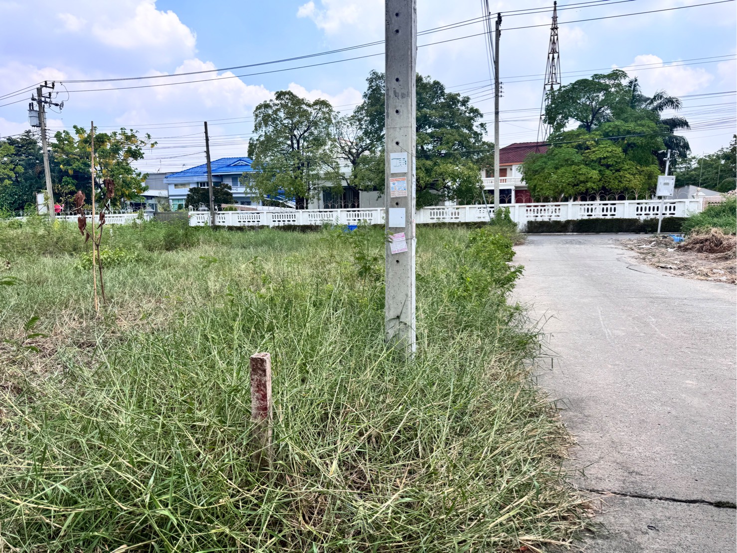 ขายที่ดิน เฉลิมพระเกียรติ ร.9 ซอย 38 (ซอยร่มเย็น) ที่ถมแล้วแปลงมุม (N.1698)